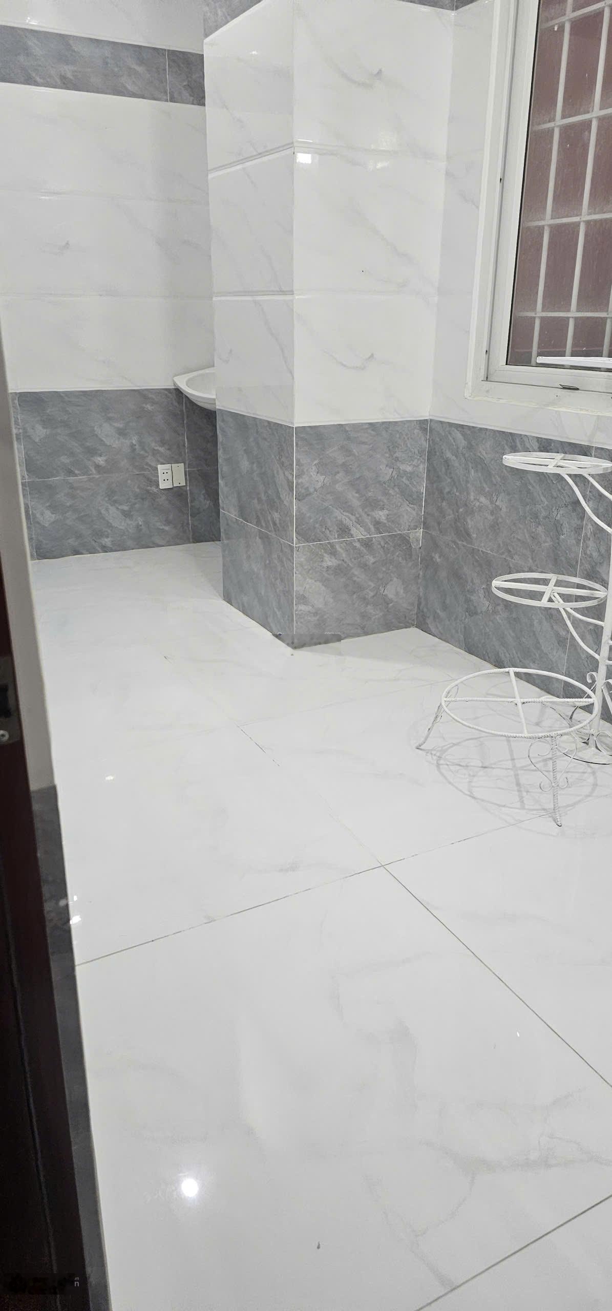 Chính chủ bán gấp căn hộ Seaview 1 Khu Đô Thị Chí Linh 167,5m2+20m2 giếng trời đầy đủ nội thất