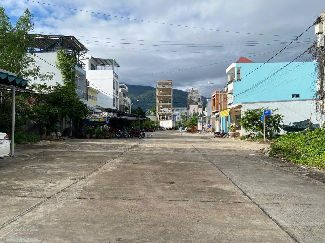 Đất tái định cư Hòn Rớ 2 Phước Đồng dt 100m2 đướng 13m view sông