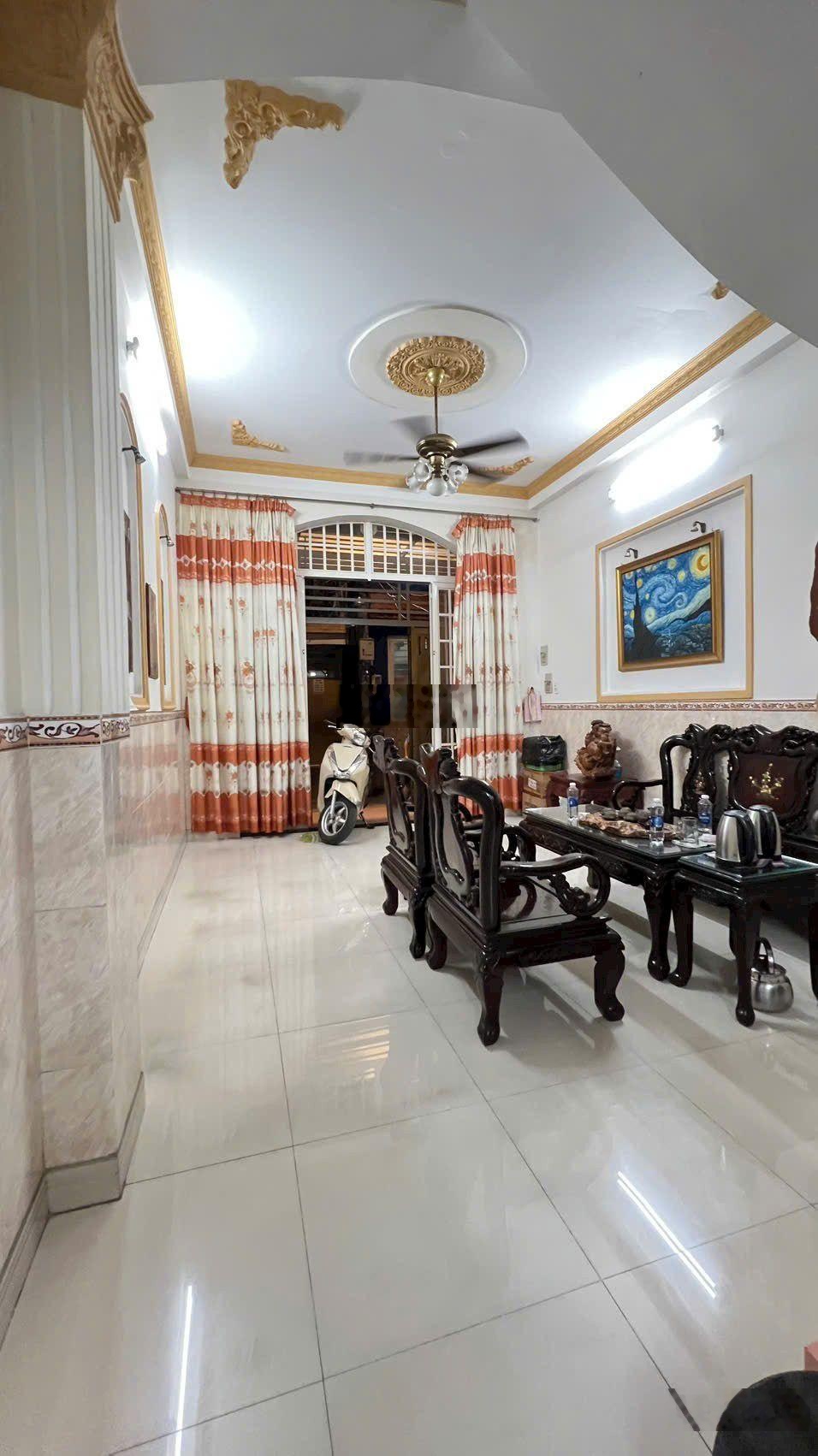 Bán nhà hẻm rộng Ông Ích Khiêm,P.14,Q.11,dt: 4 x 15 nhà xây 3 lầu 6 Tỷ 9.