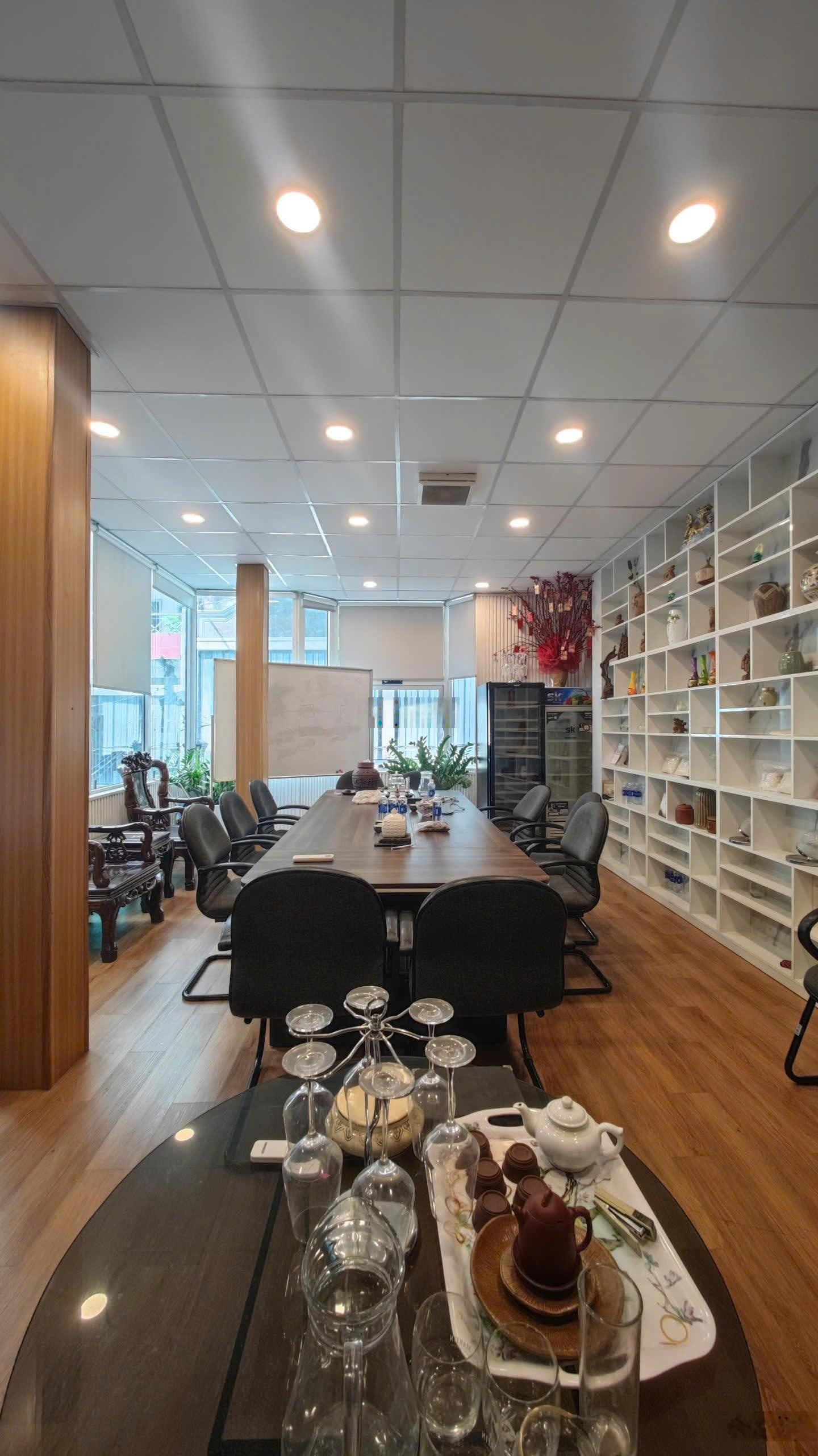 Nhà đẹp ở ngay 4x14m. Góc 2MT, KC 5 tầng khu vực Hoàng Văn Thụ - Cộng Hòa. 13 tỷ thương lượng