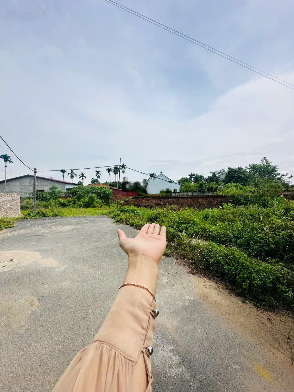 Duy nhất lô đất 120m2 sát hồ sen Linh Sơn xã Bình Yên cổng sau ĐH FPT Hòa Lạc giá 17,5tr/m2