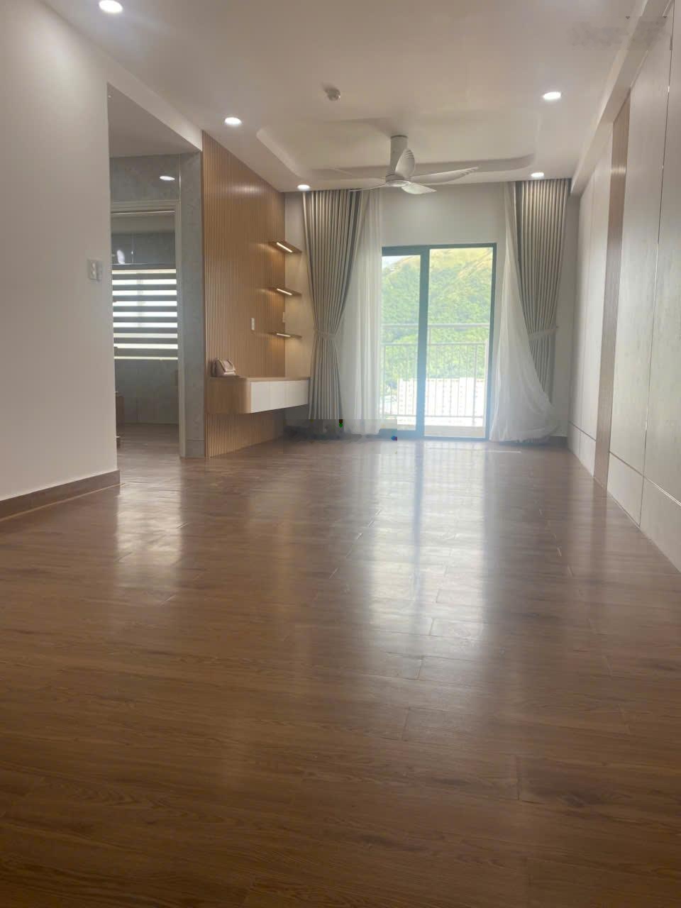 Bán căn góc thương mại Hoàng Quân 75m2 full nội thất mới 2,65 tỷ