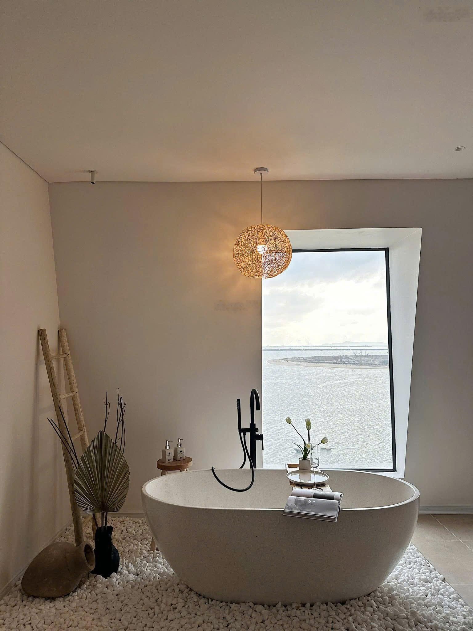 Bán liền kề siêu phẩm Harbor Bay Hạ Long. Mặt chính biển Full nội thất có bể bơi