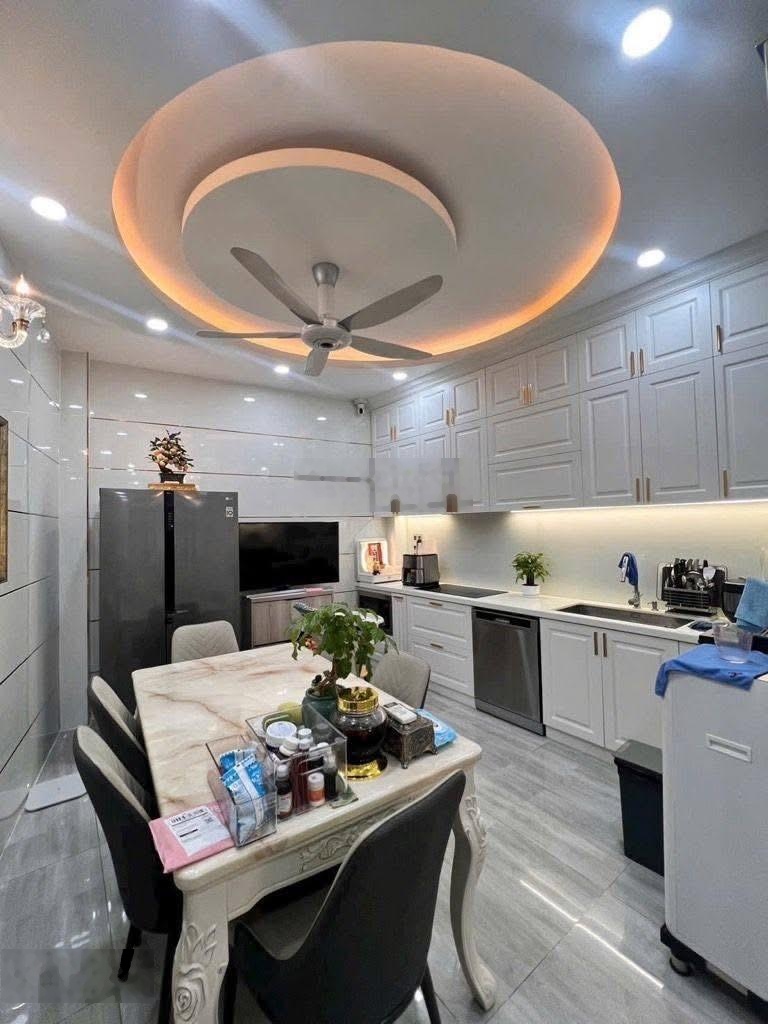 Bán gấp nhà riêng tại Ngô Chí Quốc, Bình Chiểu, Thủ Đức, 70m2, nhà sang xịn, sổ sạch