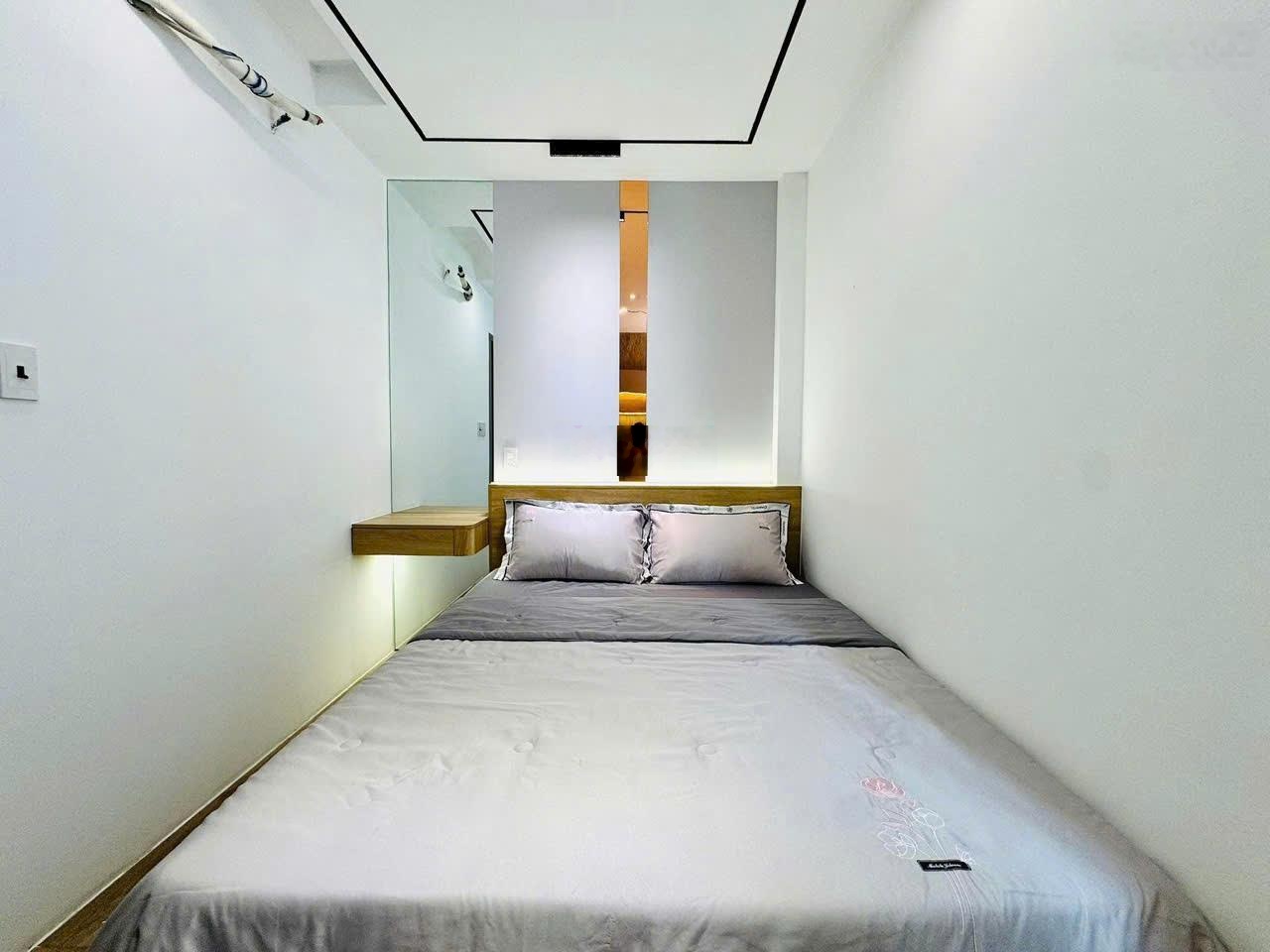 Hàng hiếm Ga Metro - Thảo Điền. Nhà 71m2 Quốc Hương xây 1 trệt - 4 tầng, hẻm 6m thông. Giá 6,39 tỷ