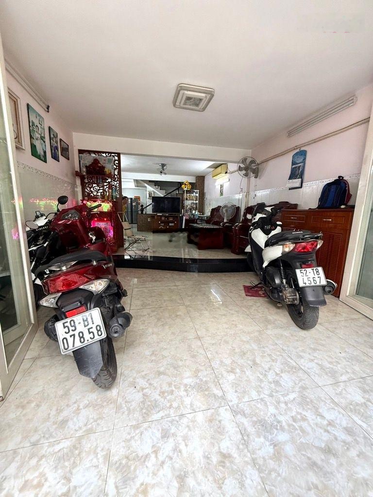 Nhà bà hom quận 6 hẻm xe hơi thông khu dân trí cao