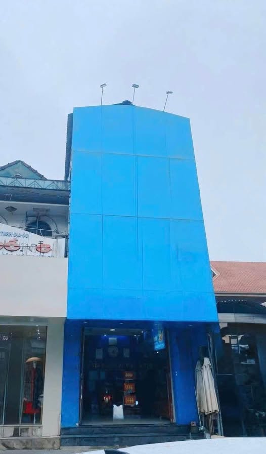 Cho thuê nhà nguyên căn 3 tầng mặt tiền Nguyễn Công Trứ, Huế