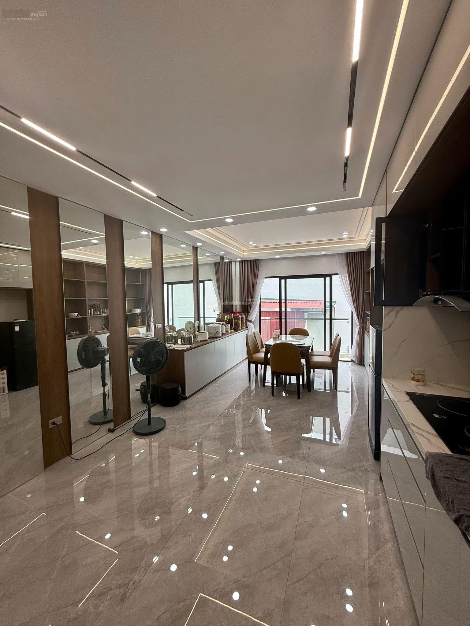 28.5 tỷ nhà mới 2 thoáng 7 tầng thang máy ô tô tránh 20m ra phố tô hiệu 65m mt 5m