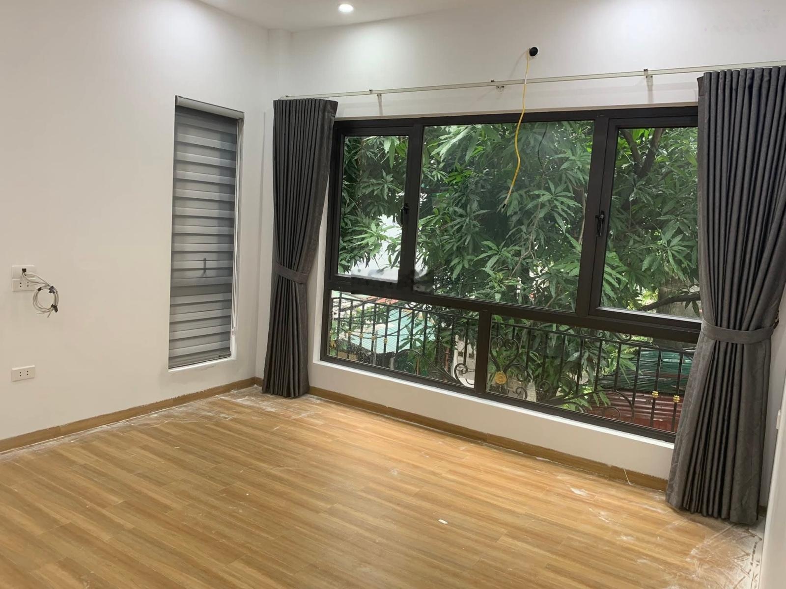 Huỳnh Cung, Tam Hiệp, đối diện Medoly, 36m2, 6 tầng thang máy ô tô vào nhà