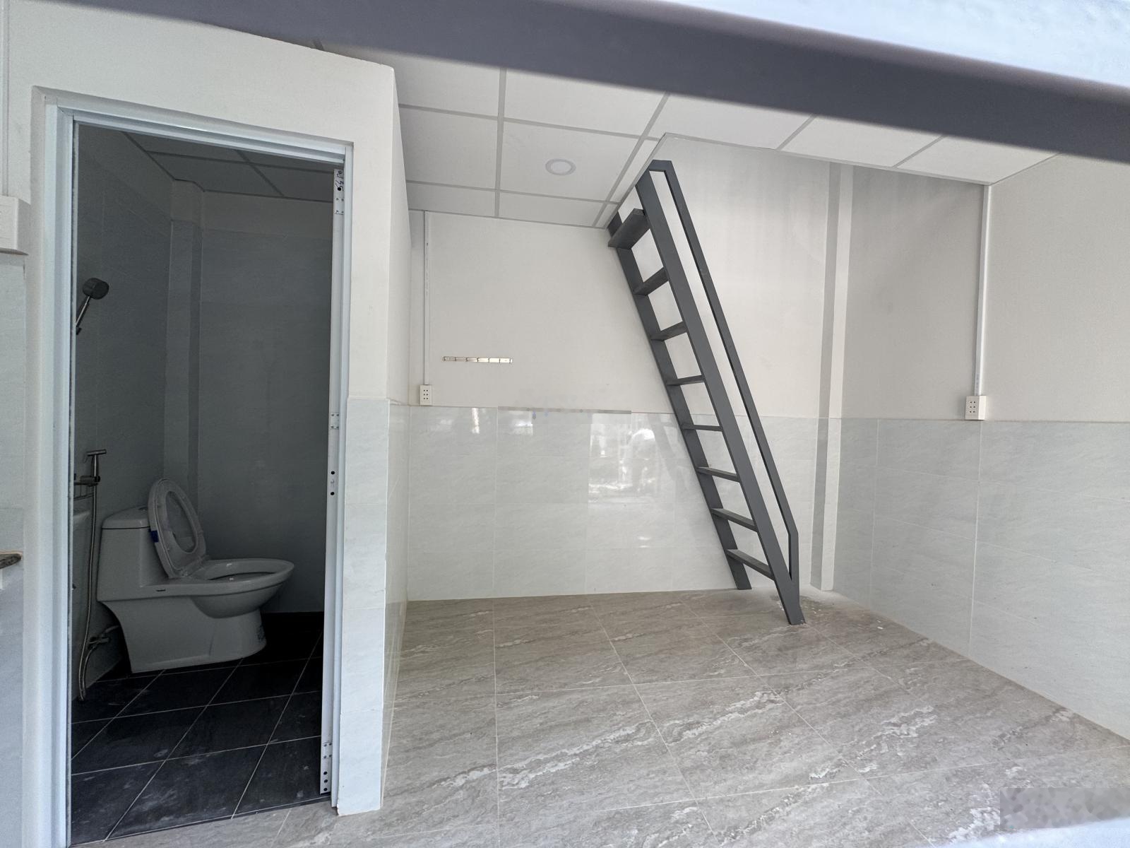 Phòng trọ có sân vườn, gần Vincom Nam Long