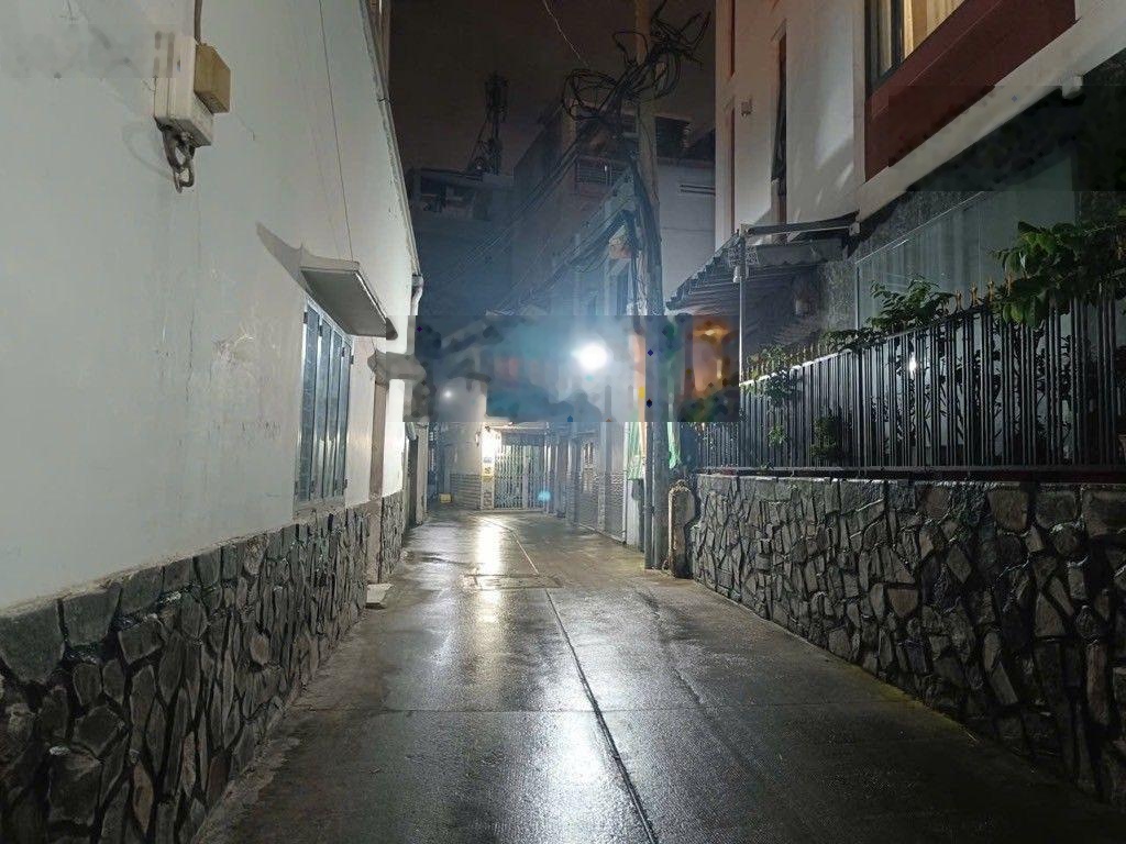 Bán nhà 2 tầng - 6.7x7m - 4 phòng ngủ - sát chợ Hoà Hưng - nhỉnh 5 tỷ