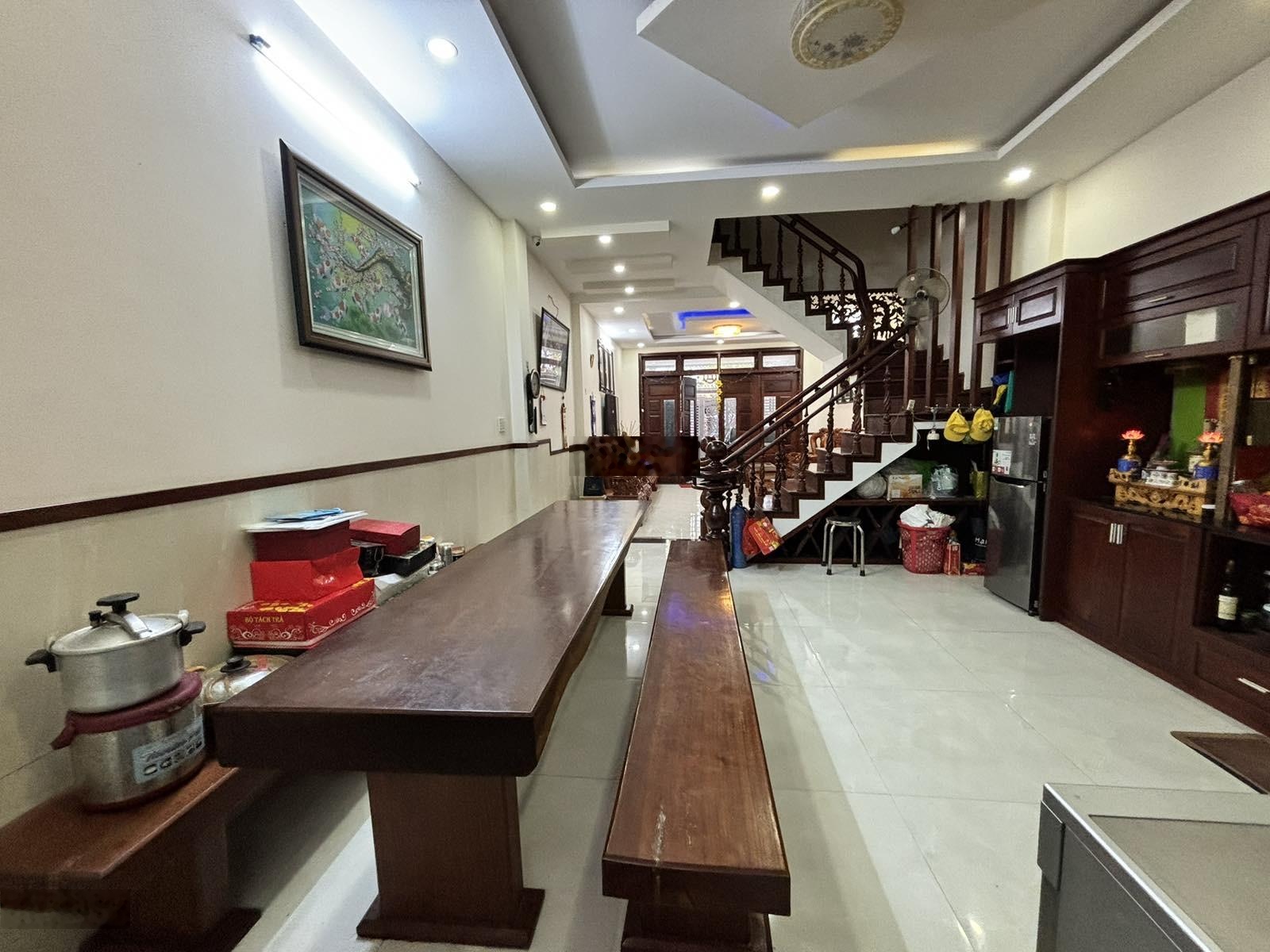 Bán nhà 3 tầng + tum Trần Tử Bình 10 tỷ