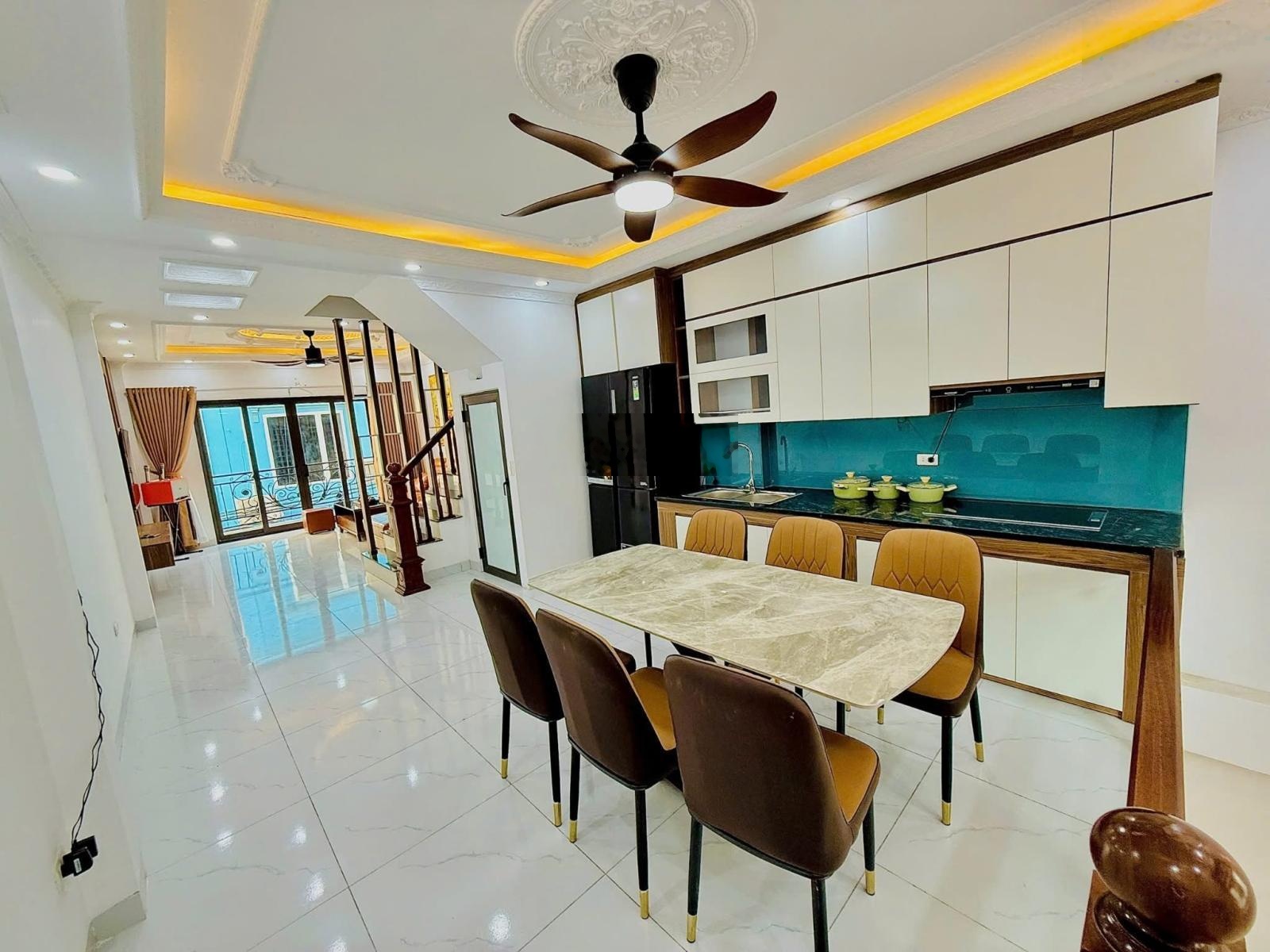 Siêu hiếm tại Hoàng Mai - 43m2 4 tầng sẵn sổ - giá chỉ 10 tỷ 300tr