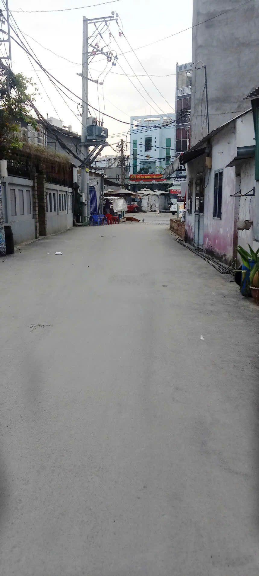 6,9 tỷ nhà 3 tầng new 4pn, cách nguyễn thị định 50 mét, btt q2