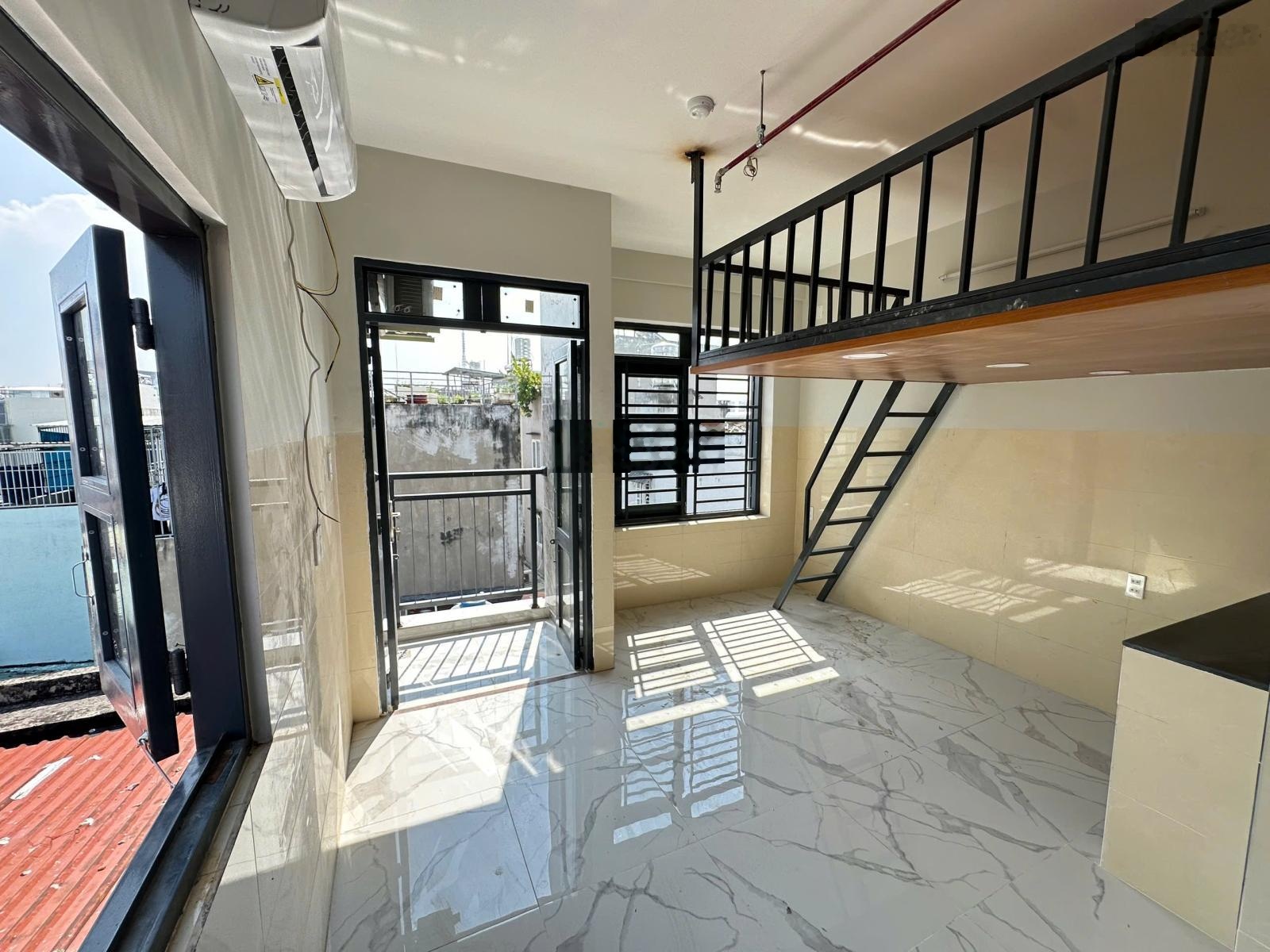 Cho Thuê Phòng Ban Công Mới Xây, Máy Giặt Riêng, Ngay Công Viên Phần Mềm Quang Trung Quận 12