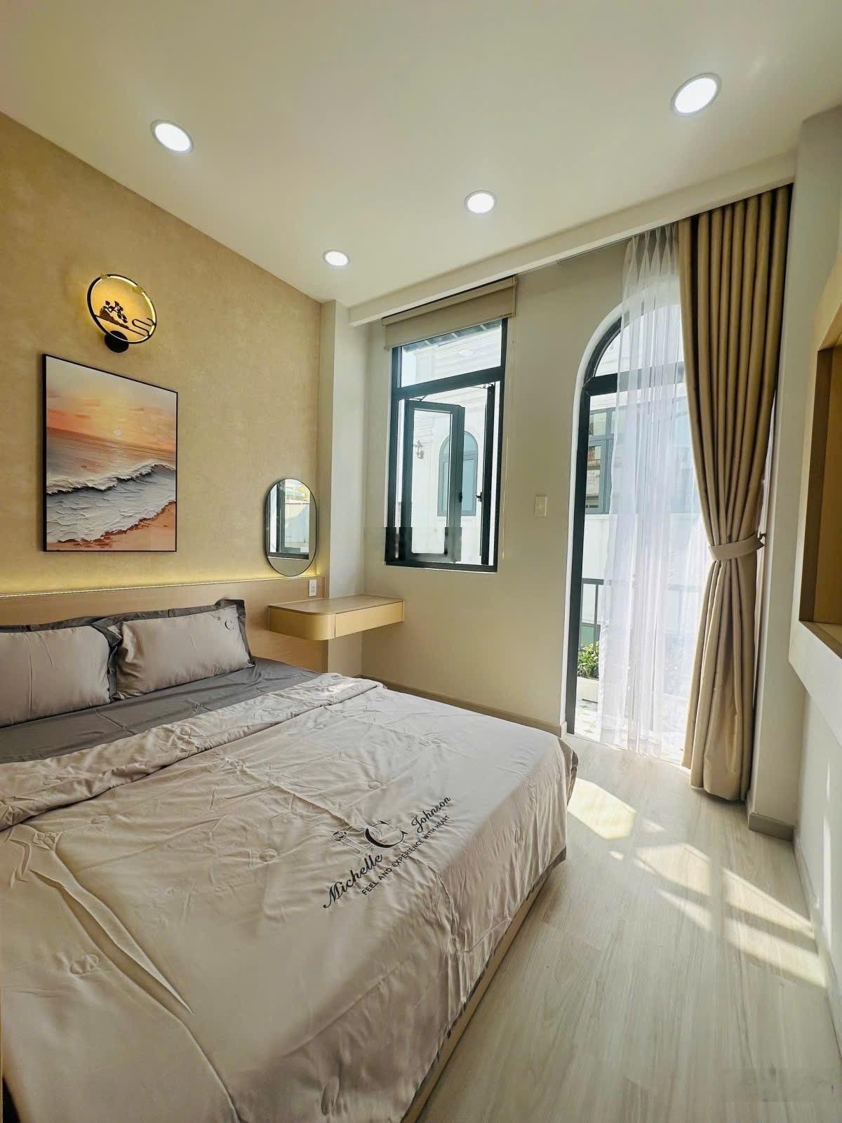 Bán nhà Quận 10 hẻm 3m thông 5 tầng BTCT chỉ hơn 7 tỷ