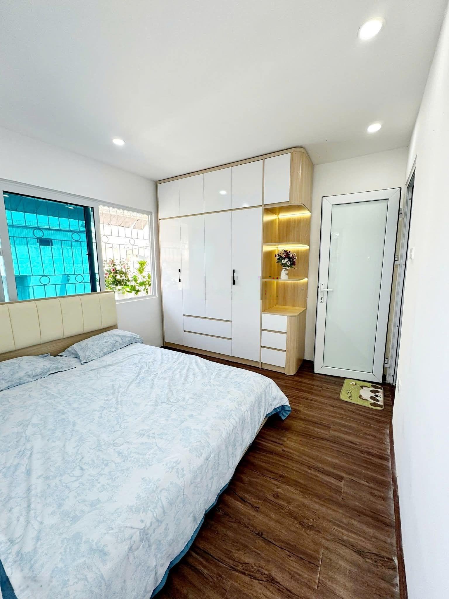 Cực hiếm! Bán căn hộ khu Nghĩa Tân, Hoàng Quốc Việt, 50m, 2pn giá nhỉnh 2 tỷ