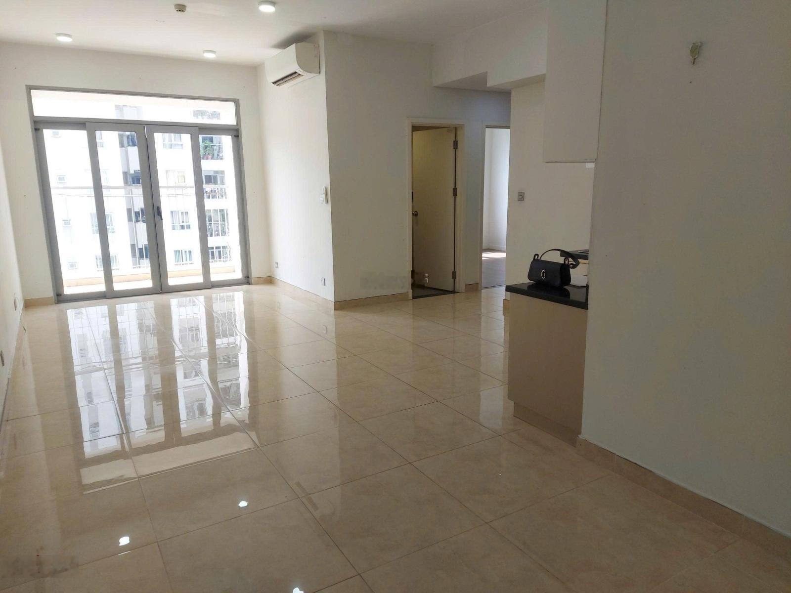 Chính chủ cho thuê 2PN 2WC có máy lạnh Luxgarden Quận 7 ở ngay