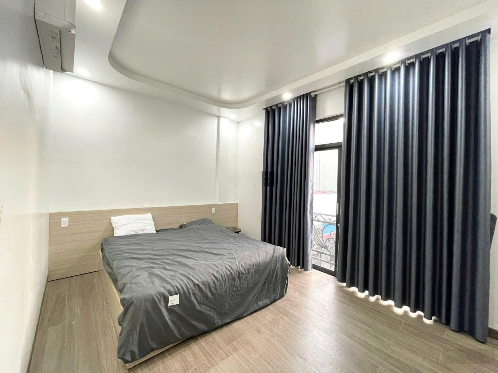 Cho thuê nhà Văn Cao 4 p.ngủ full nội thất, cách mặt đường chỉ 20m.