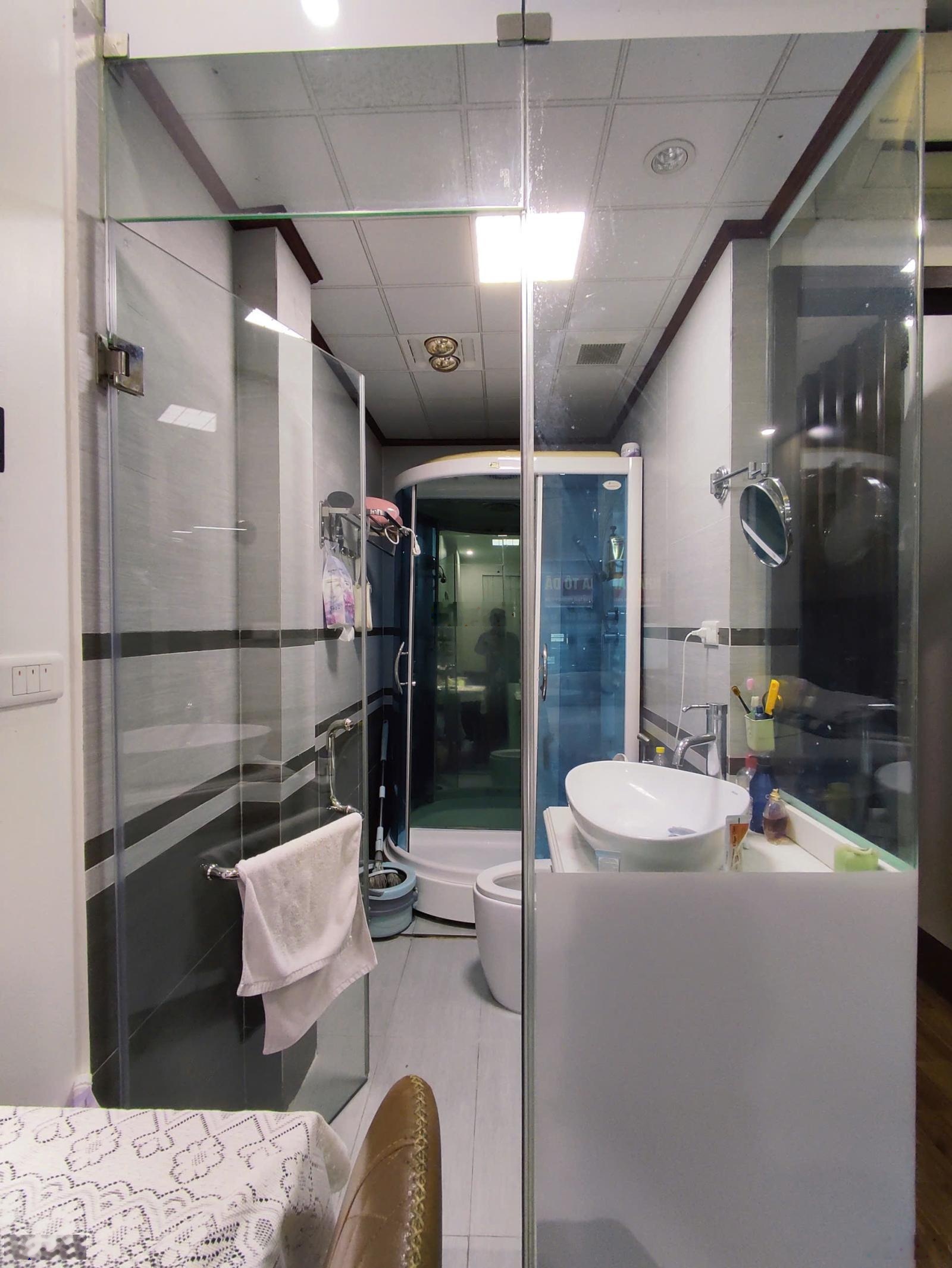 CỰC HIẾM !!! Hoàng Hoa Thám 40m 6 tầng THANG MÁY oto vào nhà lô góc 3 thoáng giá chỉ 10.5Tỷ