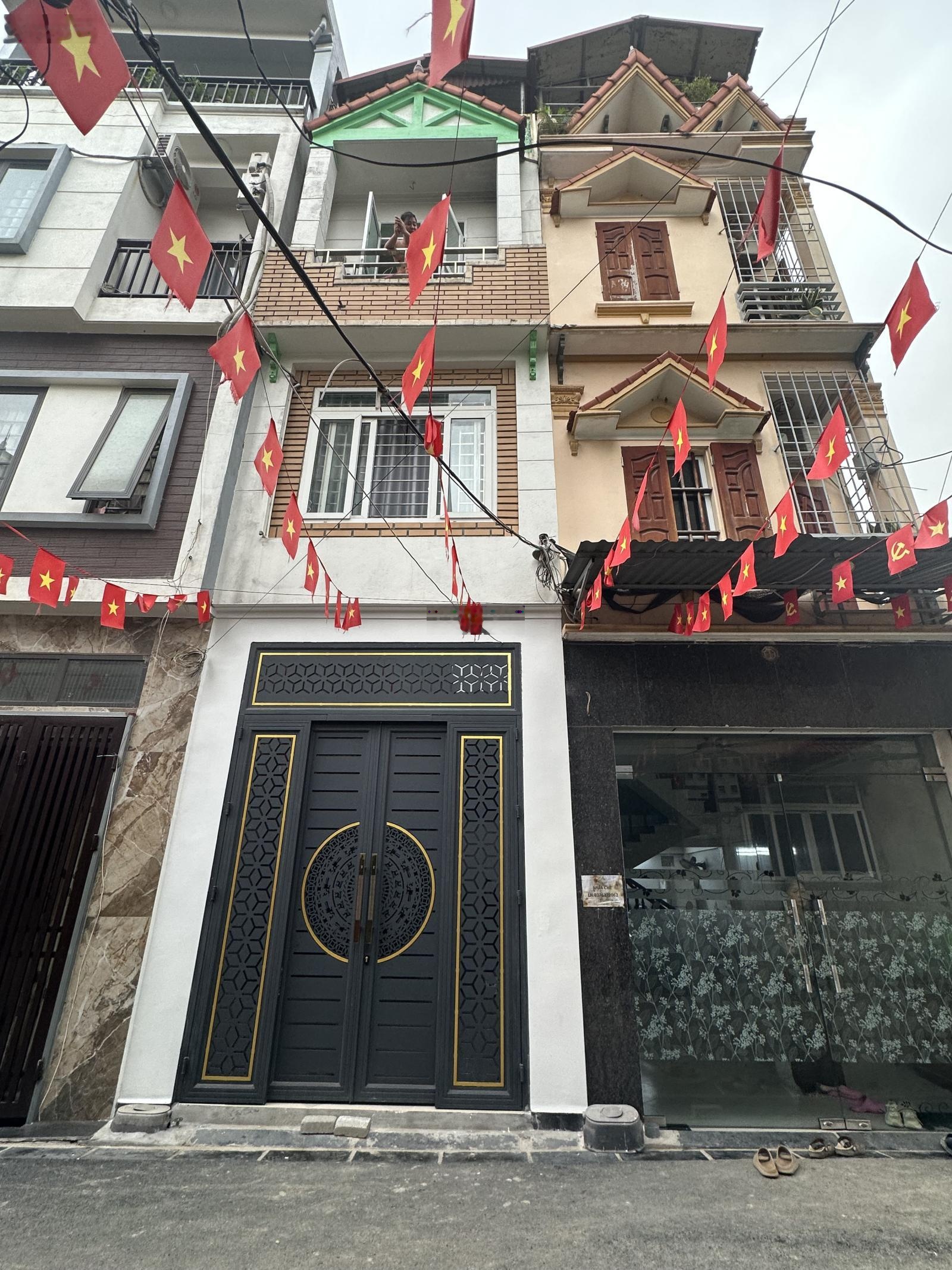 Chính chủ gửi bán nhanh nhà 4 tầng 31m2 tại Võng La - Đông Anh. Đường thông - ô tô tránh kinh doanh