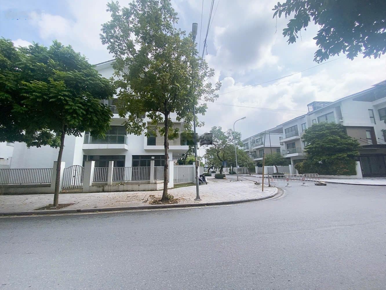 Cần bán gấp căn góc biệt thự đô nghĩa sollake villa 225m2 giá 35 tỷ