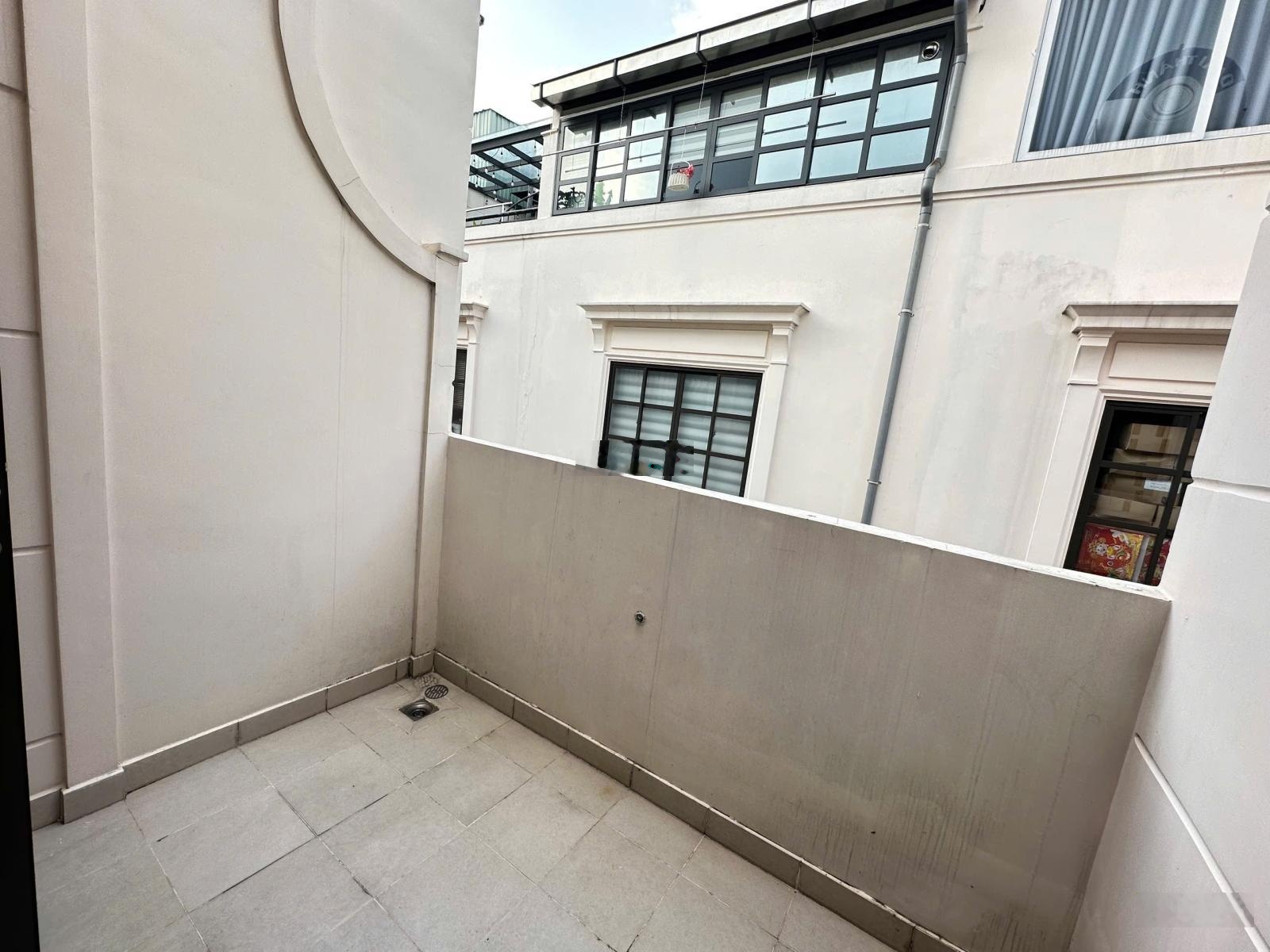 Cho thuê văn phòng chính chủ 5tr/th có ban công, hỗ trợ bàn ghế, hầm để xe khu Cityland p10 Gò Vấp