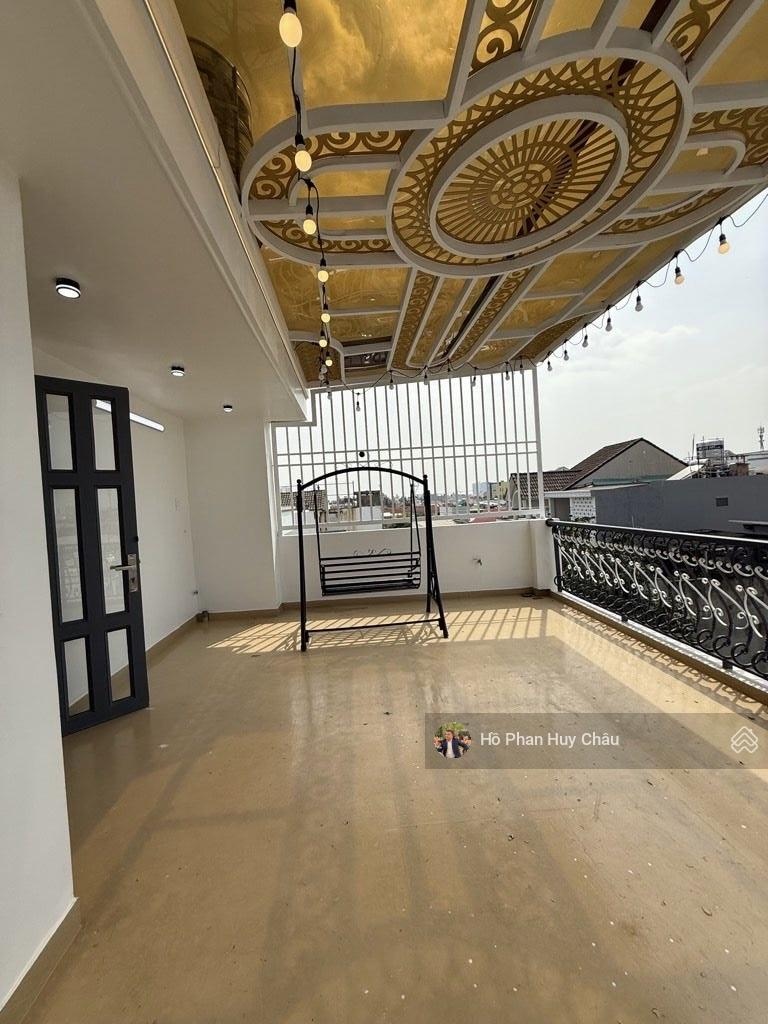 Bán nhà góc 2 MT Thị trấn Nhà Bè hẻm 6m ô tô quay đầu tặng FULL nội thất nhỉnh 6 tỷ