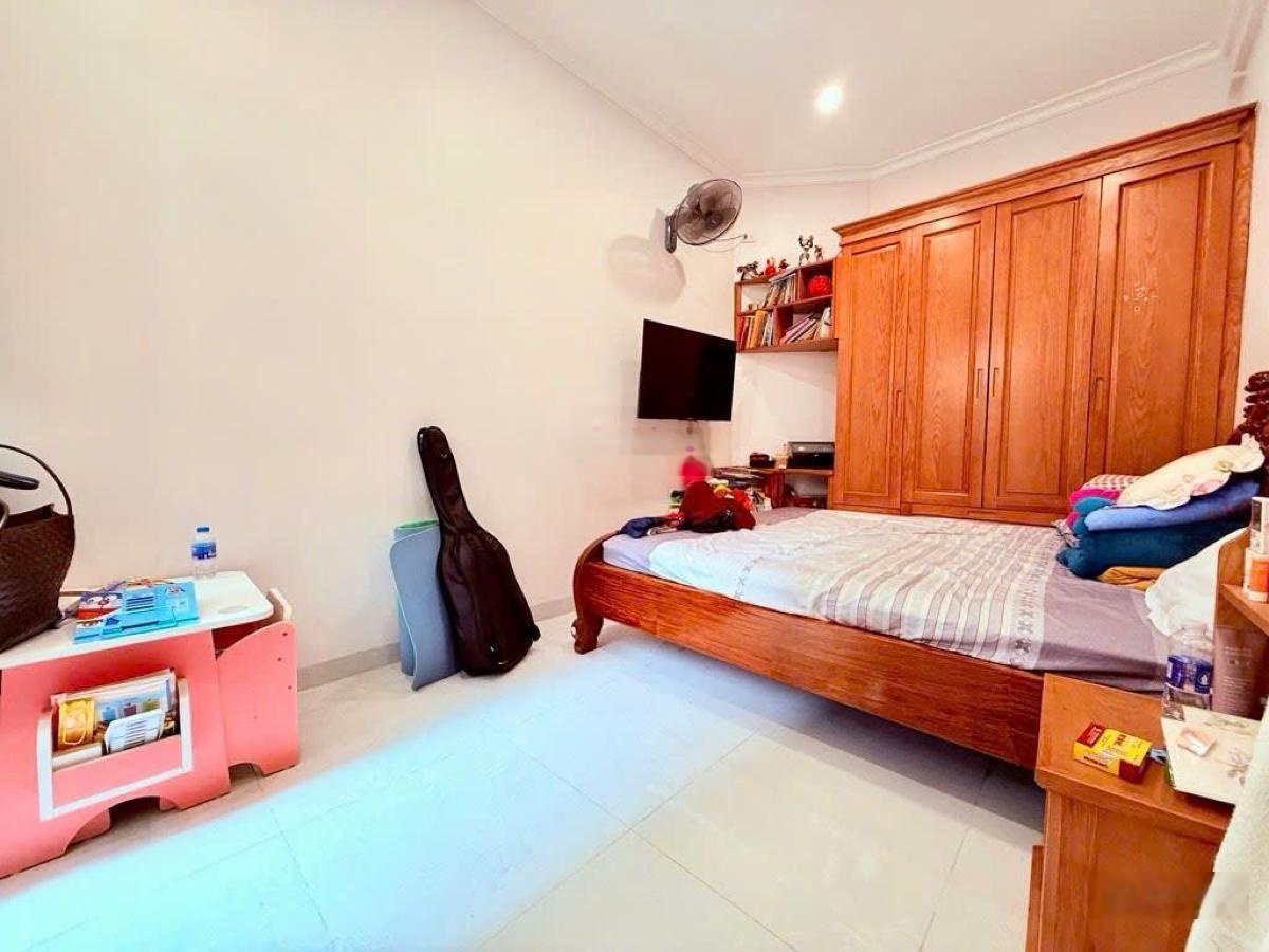 Bán nhanh! Đặng Văn Ngữ 39m2, lô góc, ngõ thông, vài bước ra phố, ngõ cực rộng, gần ngay hồ Đắc Di