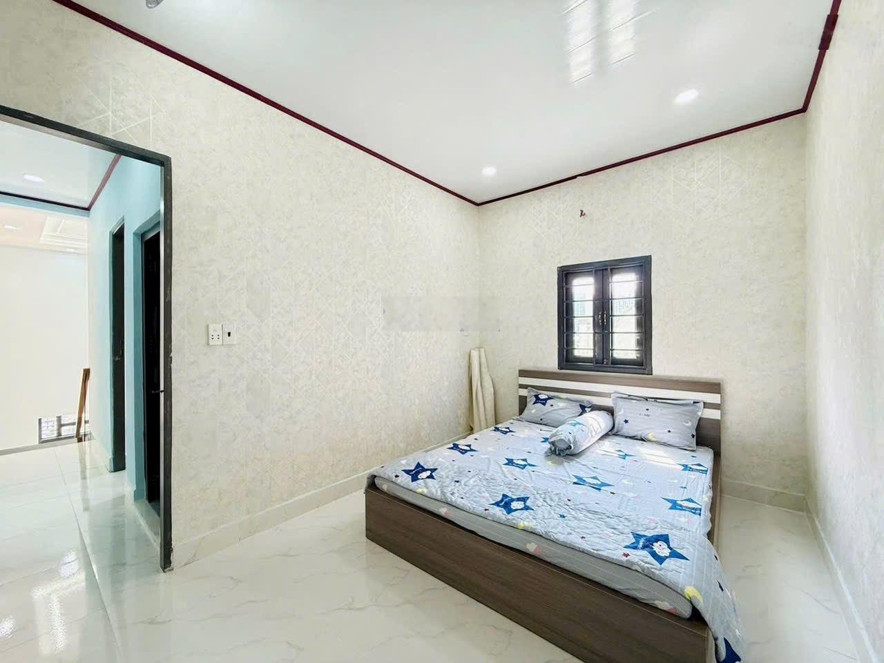 Chỉ 4tỷ350tr nhà hẻm ôtô ngay thạnh xuân 22, quận 12. dt:4,2x13 1tr 1lửng 3pn. full nội thất