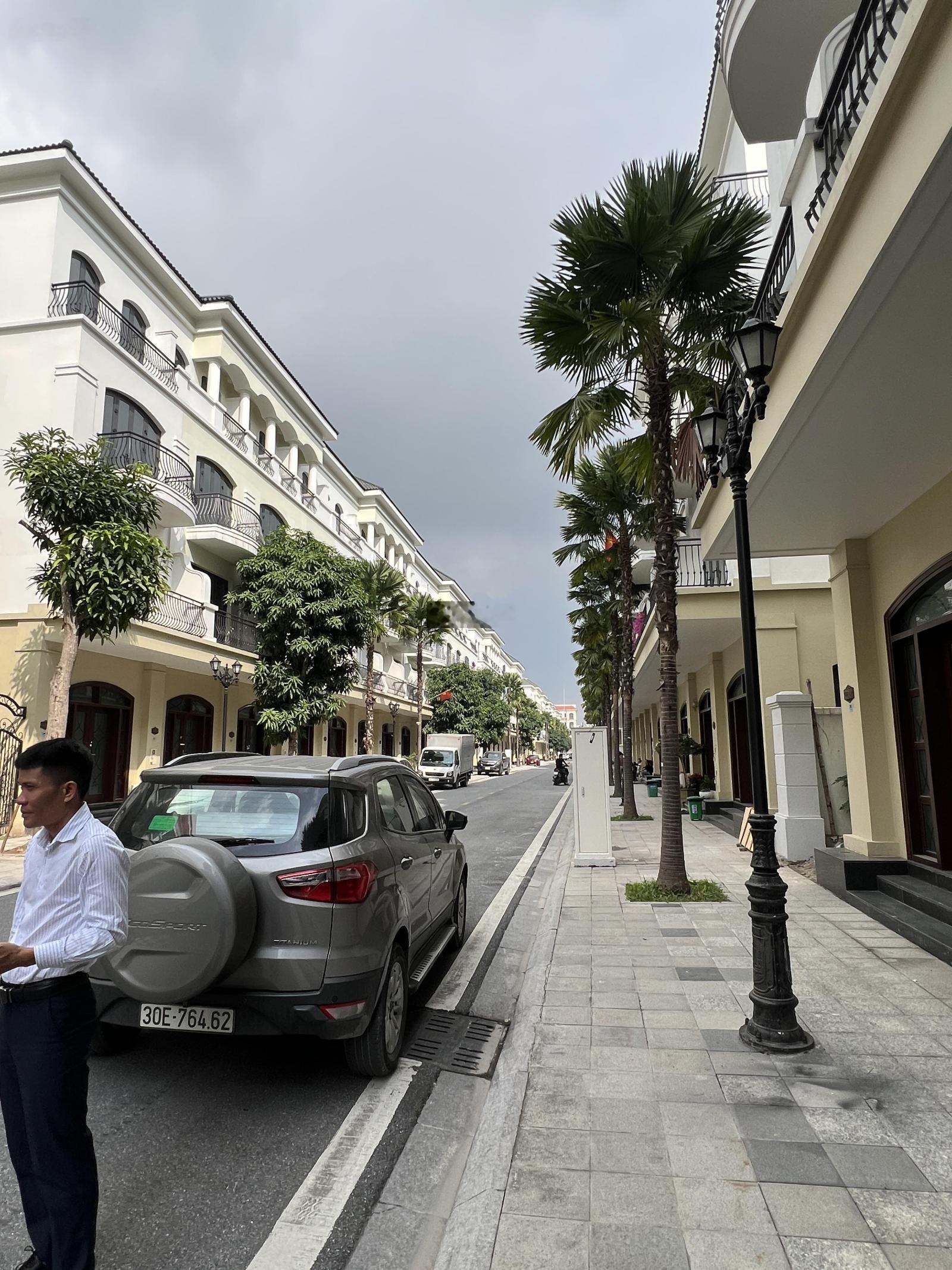 Bán căn liền kề 64m2 đông nam ban công to Vin 2 giá chỉ 9 tỷ sẵn sổ LH: 0911051289