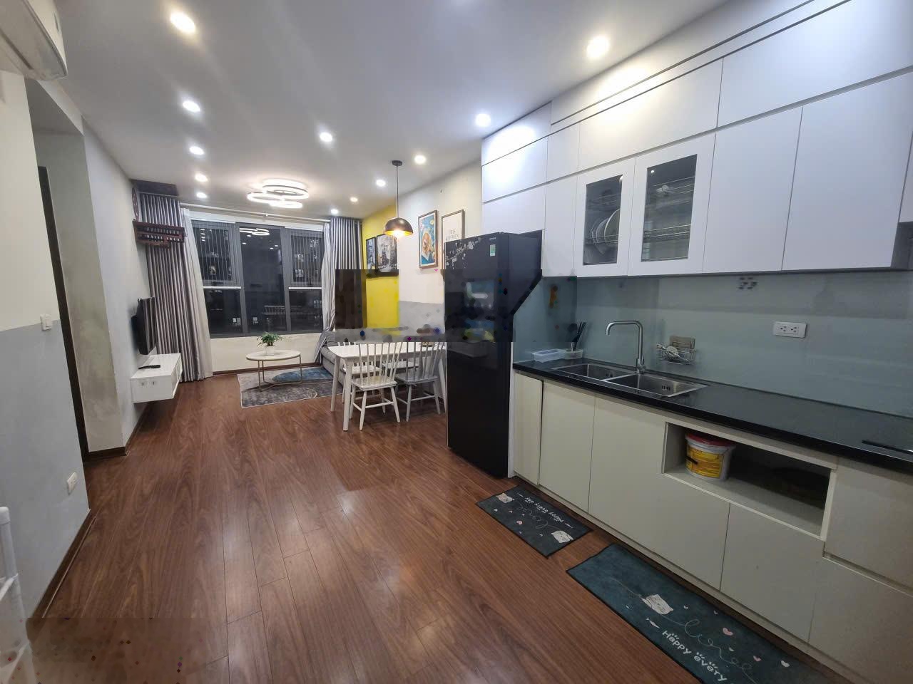 Gia đình cần bán nhanh căn 2 ngủ 59m2 full đồ chung cư Homeland Thượng Thanh giá 4.89 tỷ:0916393862