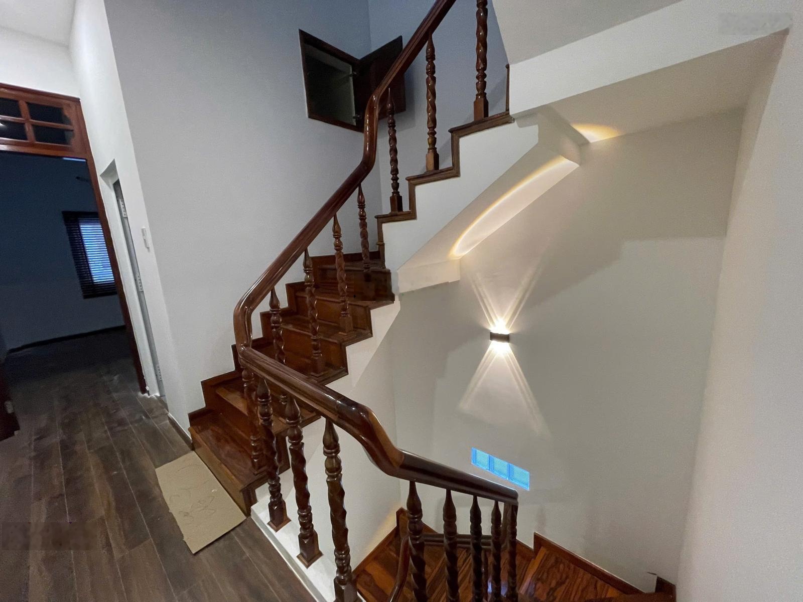 Bán nhà 3 tầng 2 mặt tiền Lê Hồng Phong Nha Trang, kinh doanh cực tốt