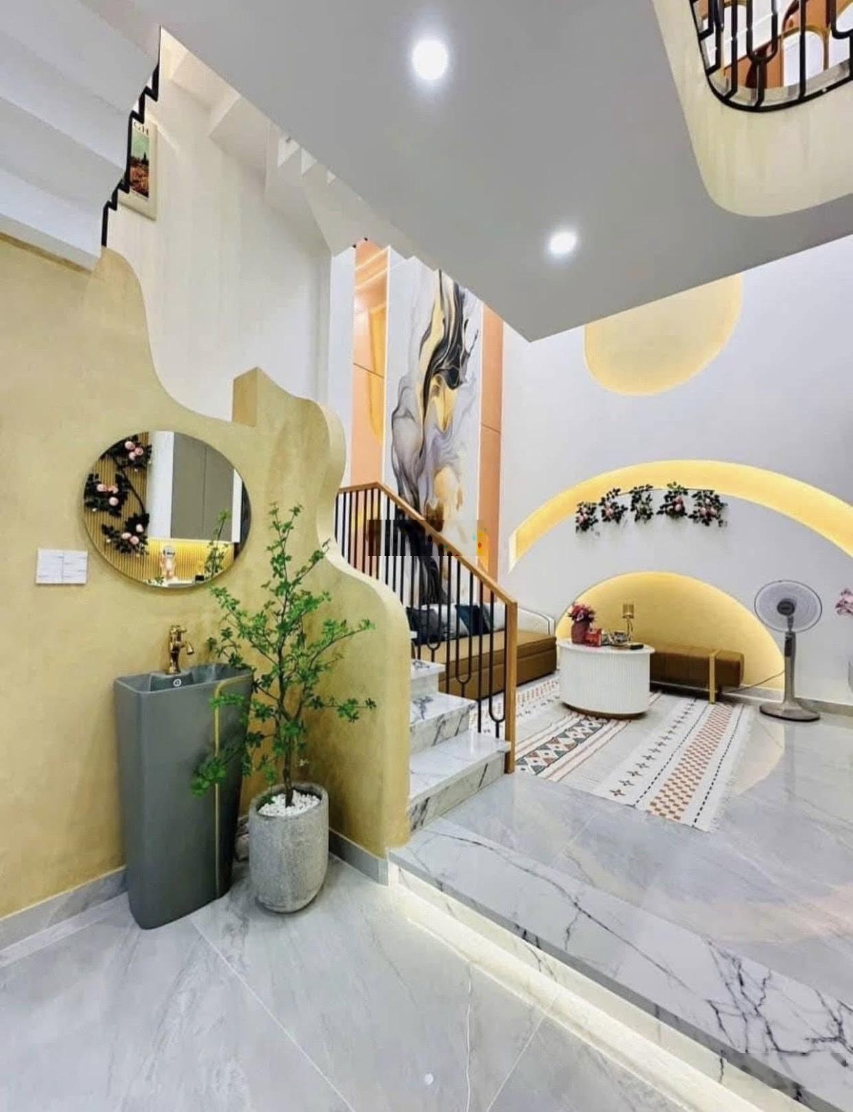 Căn siêu hiếm đường dương quảng hàm gò vấp - giá: 5,34tỷ/70m2 - cách khu city land 2 phút di chuyển