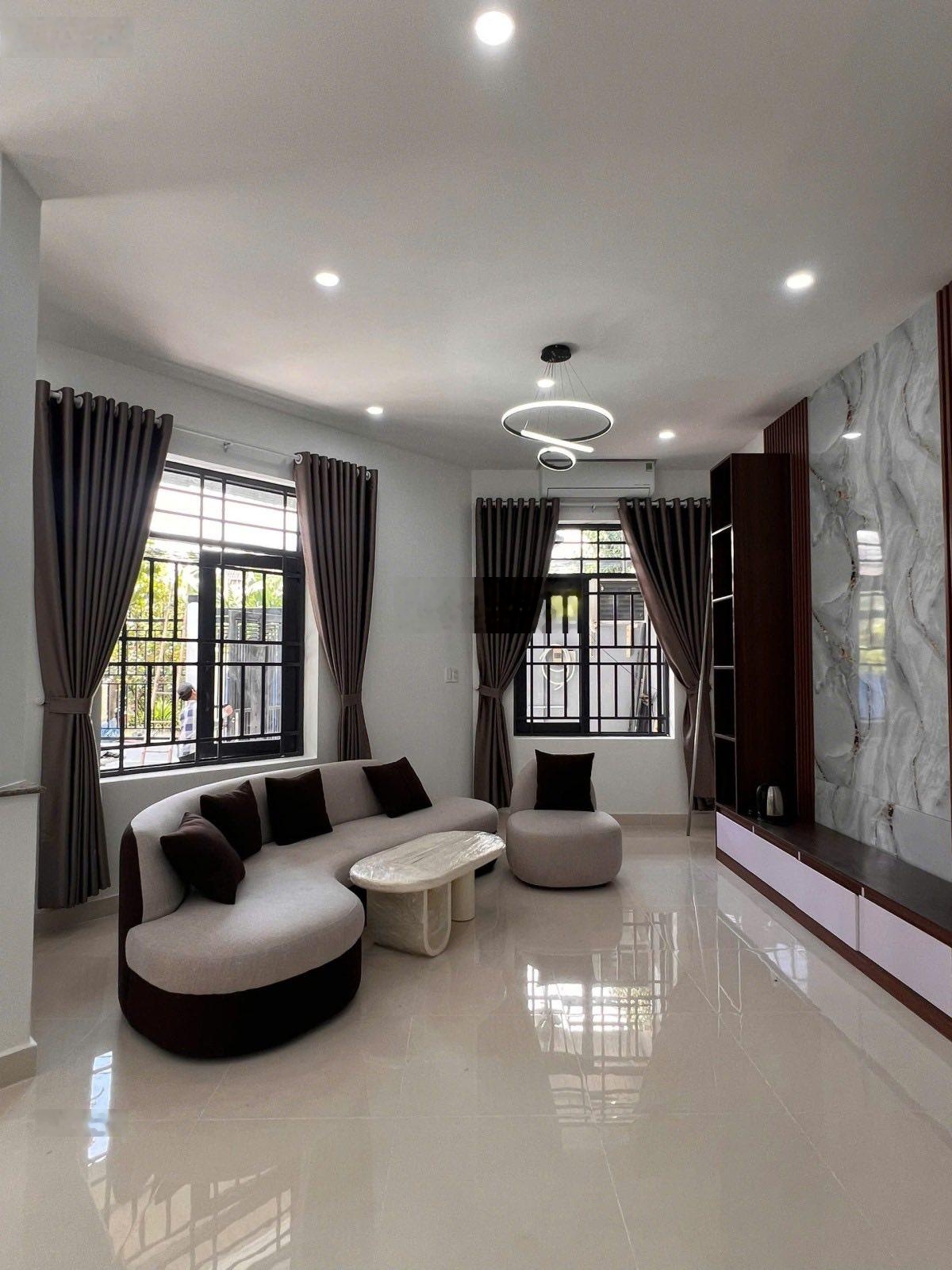 Cực hiếm chỉ 7,1 tỷ, căn góc nhà 2t, 3pn,119m2, đường 7m, gần ngã tư thủ đức, tăng nhơn phú, quận 9