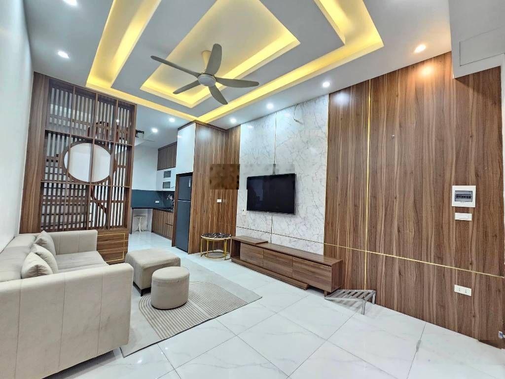 Bán nhà ngô gia tự 40m 5tầng 8,2 tỷ: dân xây lô góc, nội thất xịn sò, sất phố gần ô tô tránh