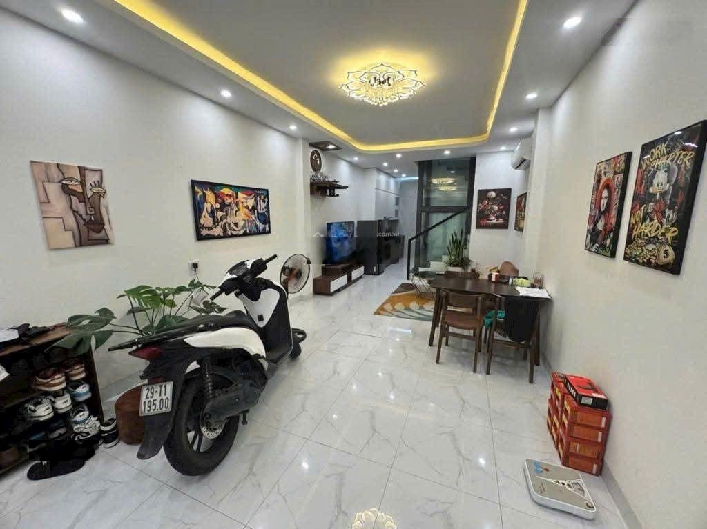 Bán nhà đức giang,long biên,dân xây 5 tầng.thang máy,ôtô tránh.chỉ hơn 12 tỷ