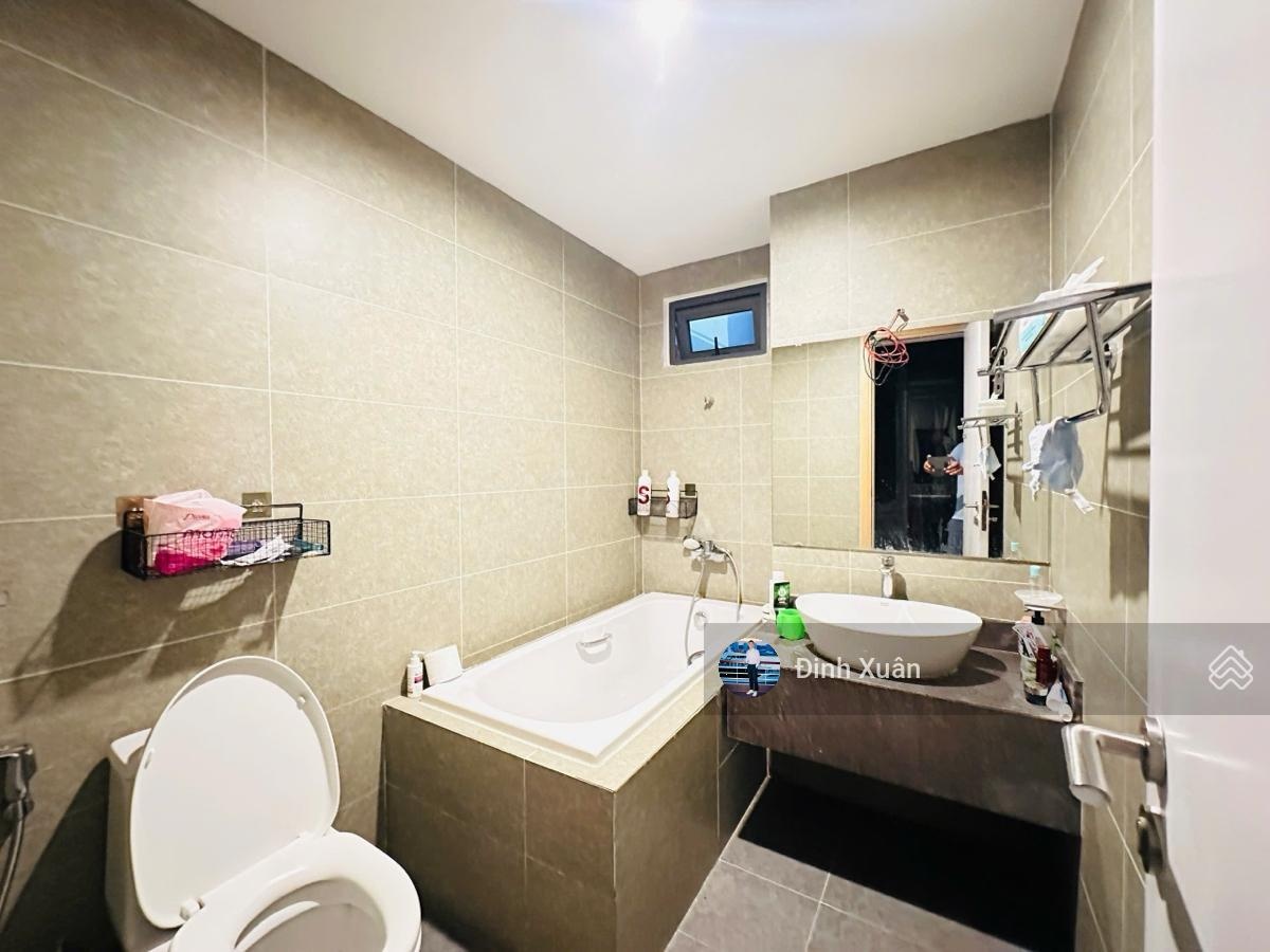 Bán gấp nhà tập thể Lạc Trung - DT 70m- Sổ đỏ 59m- lô góc - 2 ngủ 2 wc- full đồ ở ngay