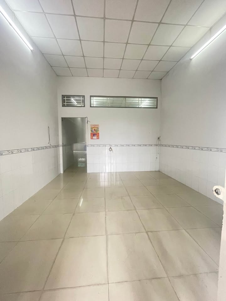 Nhà 2 phòng mặt tiền Làng Hoa, ở hay kinh doanh đều okela