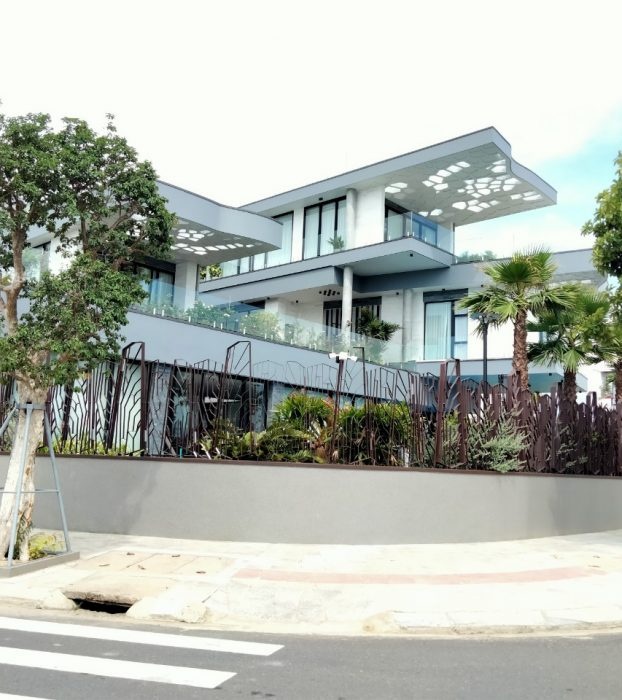 Gia đình cần chuyển nhượng cặp biệt thự view sông Vip nhất khu Euro Village2,Hoà Xuân lh 0905599744