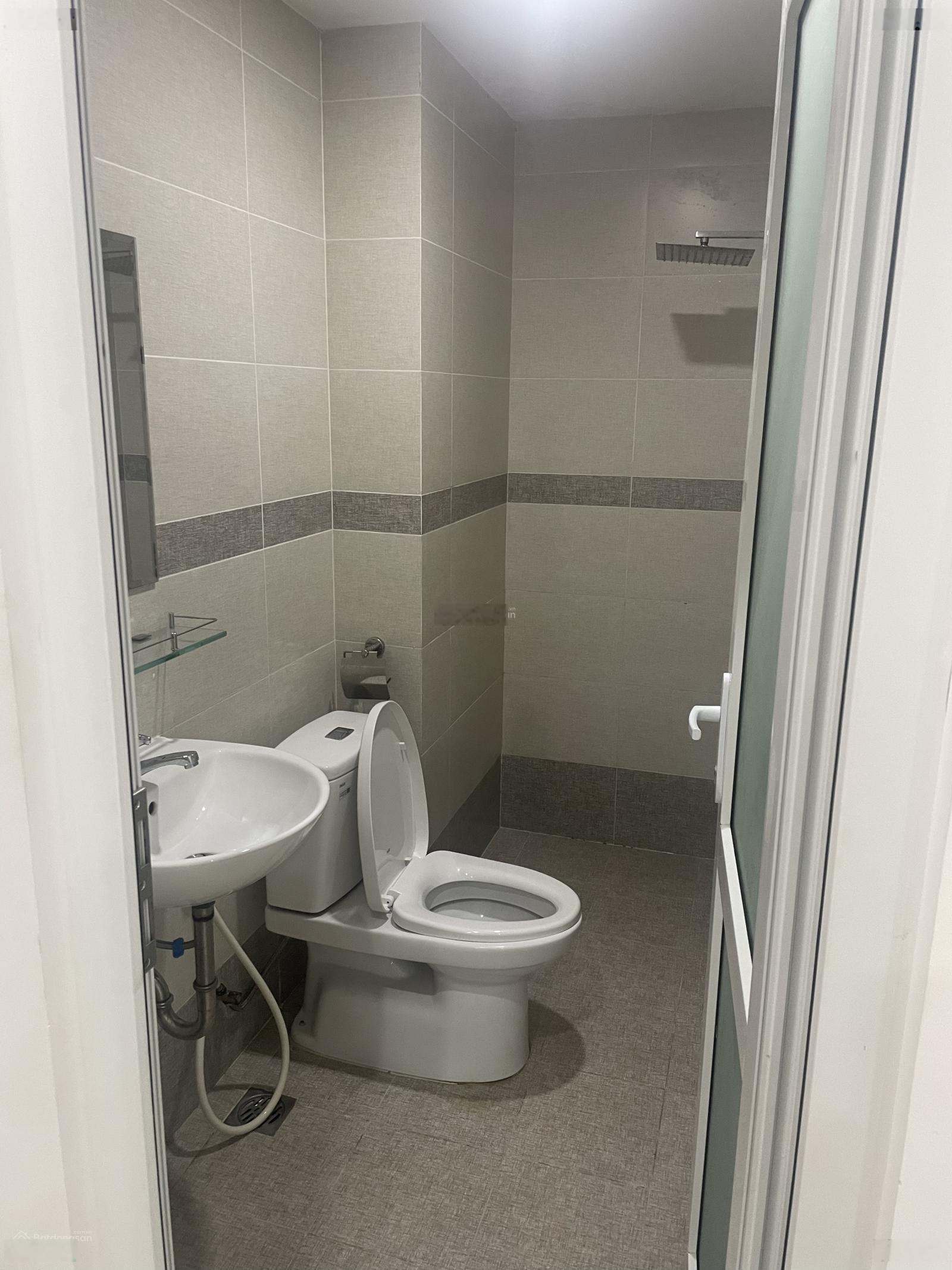 Cho thuê căn hộ mới bàn giao, nhà mới sạch sẽ, thoáng mát. Bên cạnh công viên lớn, gần sân bay