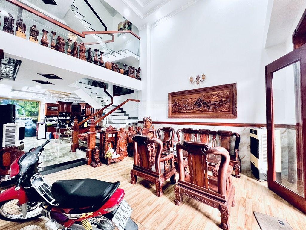 Bán nhà mt kd gần chợ phạm văn bạch ,dt 5*16 ,6 tầng ,đường 20m ,khu sầm uất , nhỉnh 17 tỷ