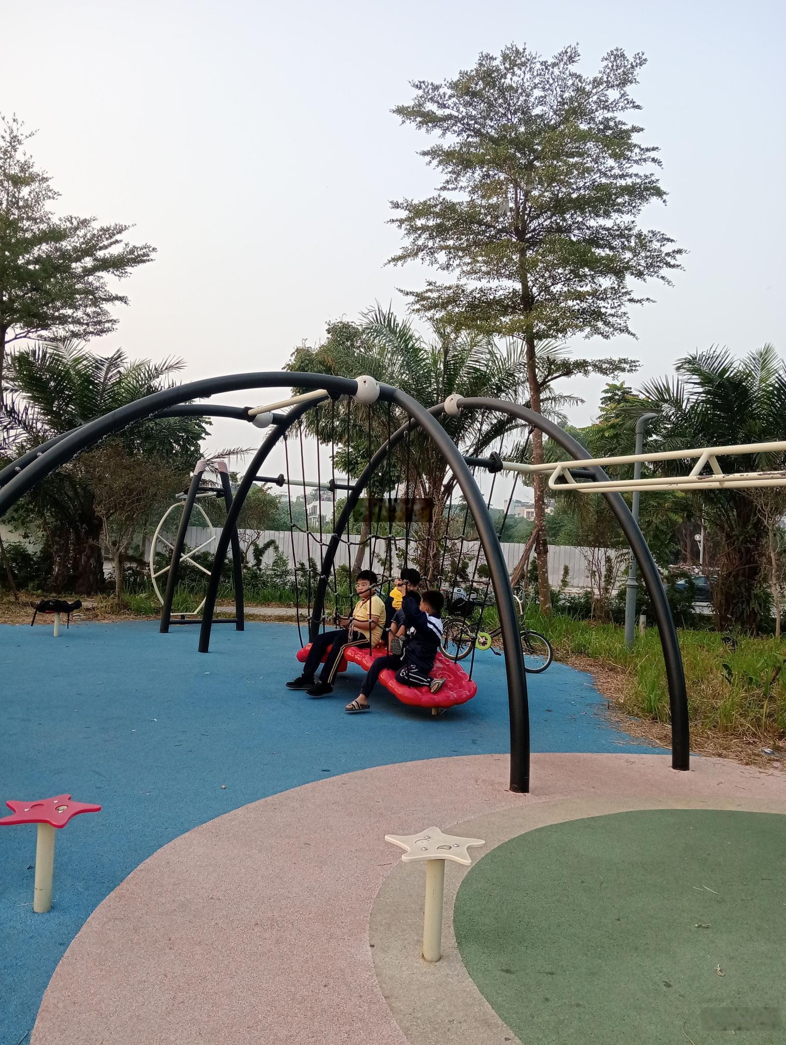 Bán nhà mặt phố Hoàng Như Tiếp 86m, giá 57 tỷ 500 triệu. Căn góc, 16m mặt tiền.