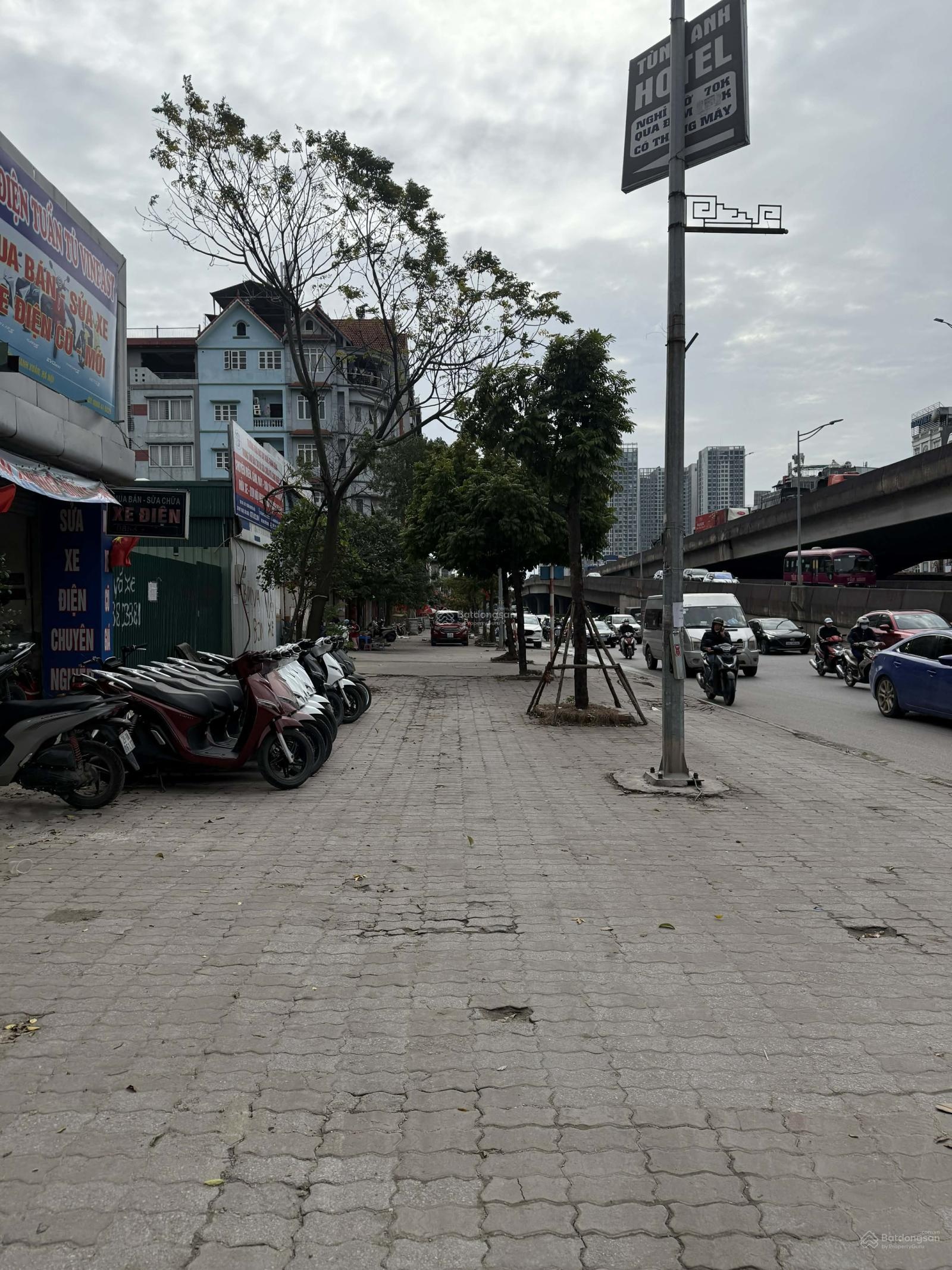 Cần tiền hạ giá bán nhanh nhà mặt Nguyễn Xiển diện tích 93m, vị trí phù hợp cho thuê văn phòng