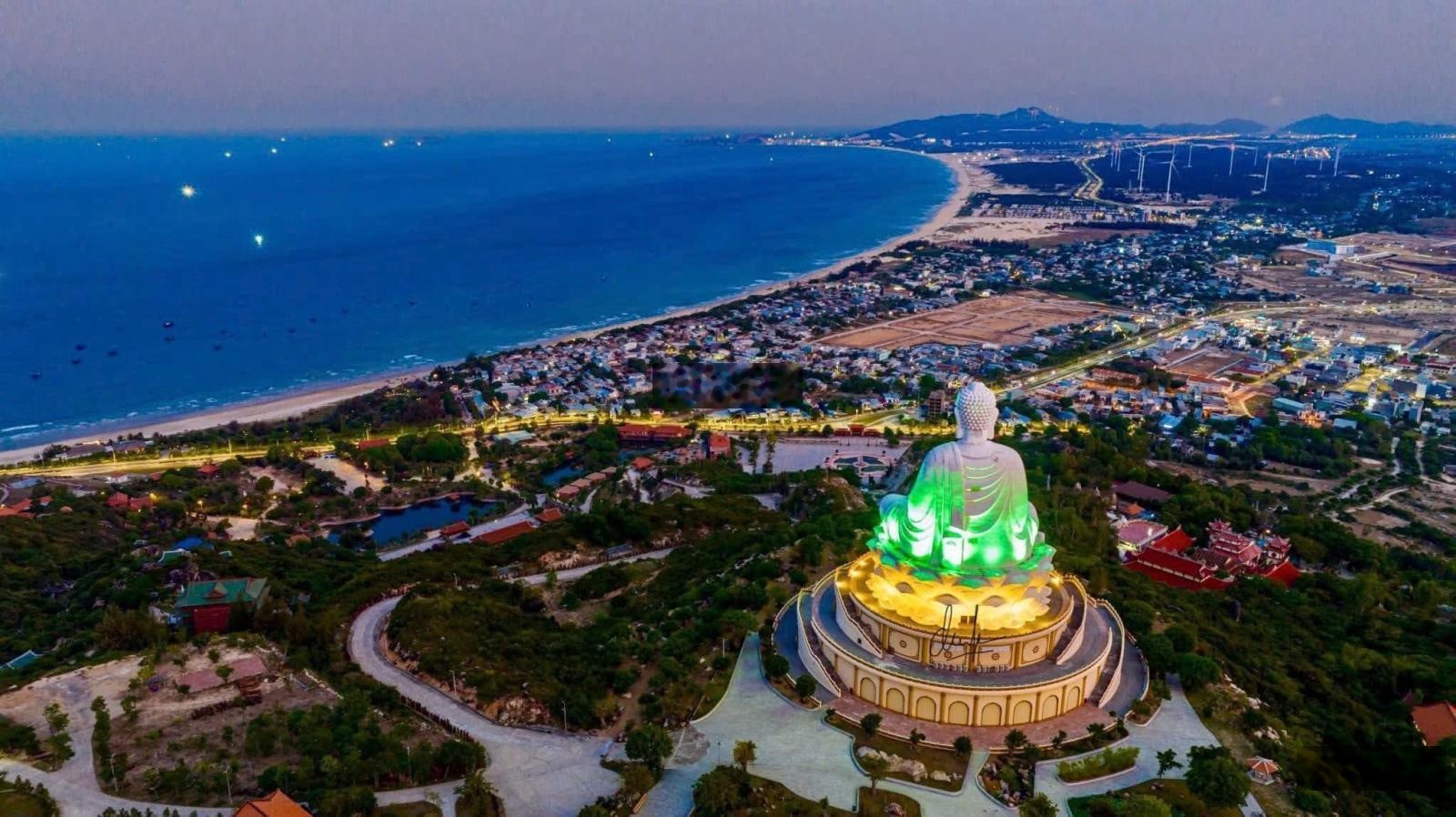 Bán đất Hoàng Sa, 5 tỷ, 160m2, ngang 8m, lộ giới rộng 30m, Phù Cát, Bình Định , gần biển