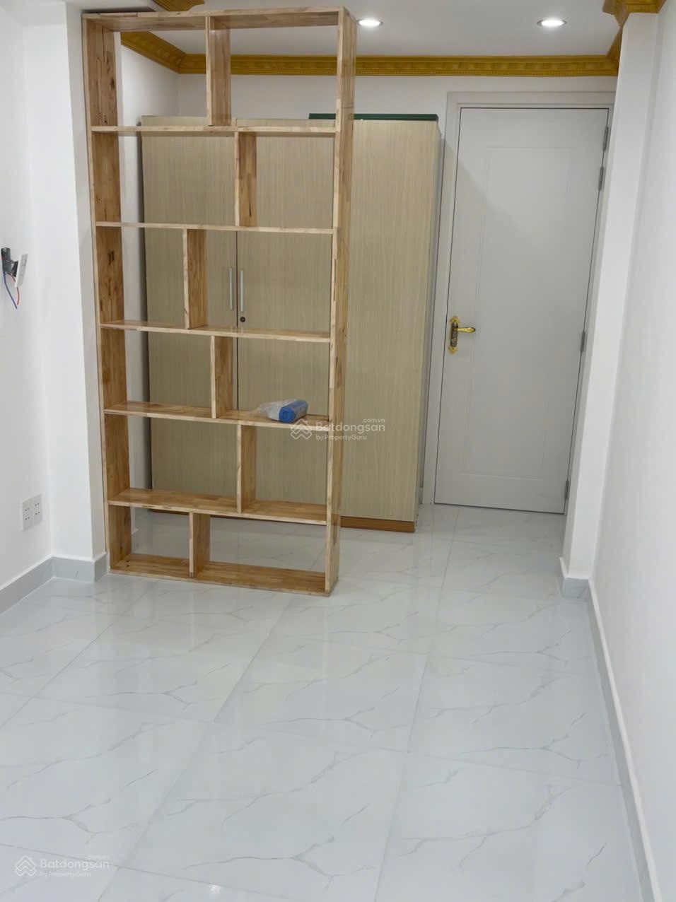 Nhà đẹp hẻm Hồ Bá Kiện 2 lầu st