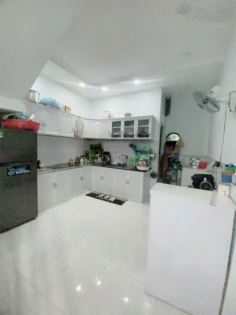 Nhà Giá Rẻ LongTrường-Quận 9-Sát Chợ-Gần Đường Chính-Sổ Riêng-3Tầng Đã Hoàn Công-An Ninh-Chỉ 4,7Tỷ