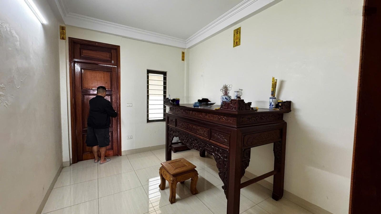 Bán nhà 2 mặt đường vỉa hè ô tô tránh