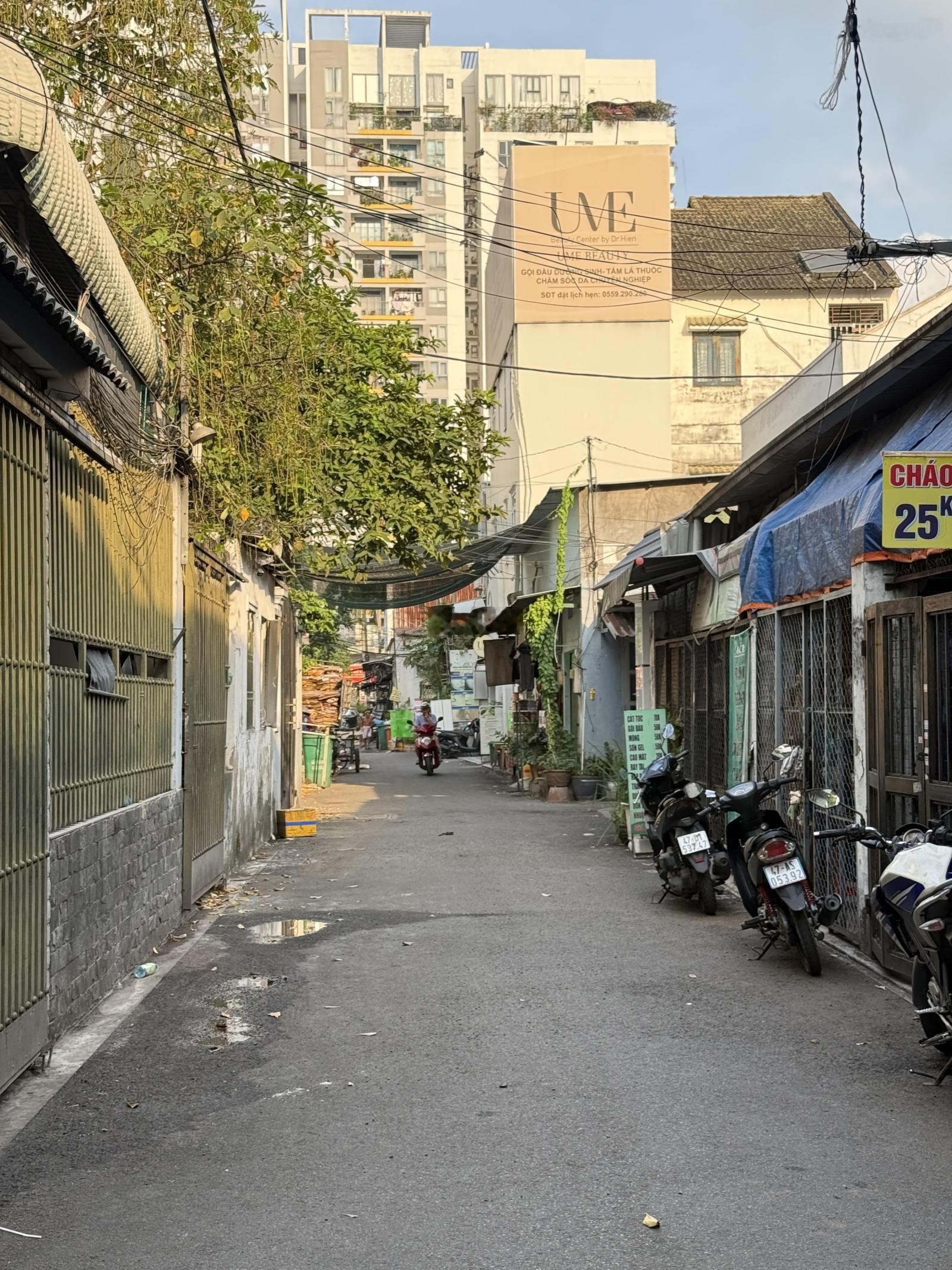 Nhà 1 trệt 2 lầu, Cách TTTM GIGAMALL 30m, giá 13,5tỷ