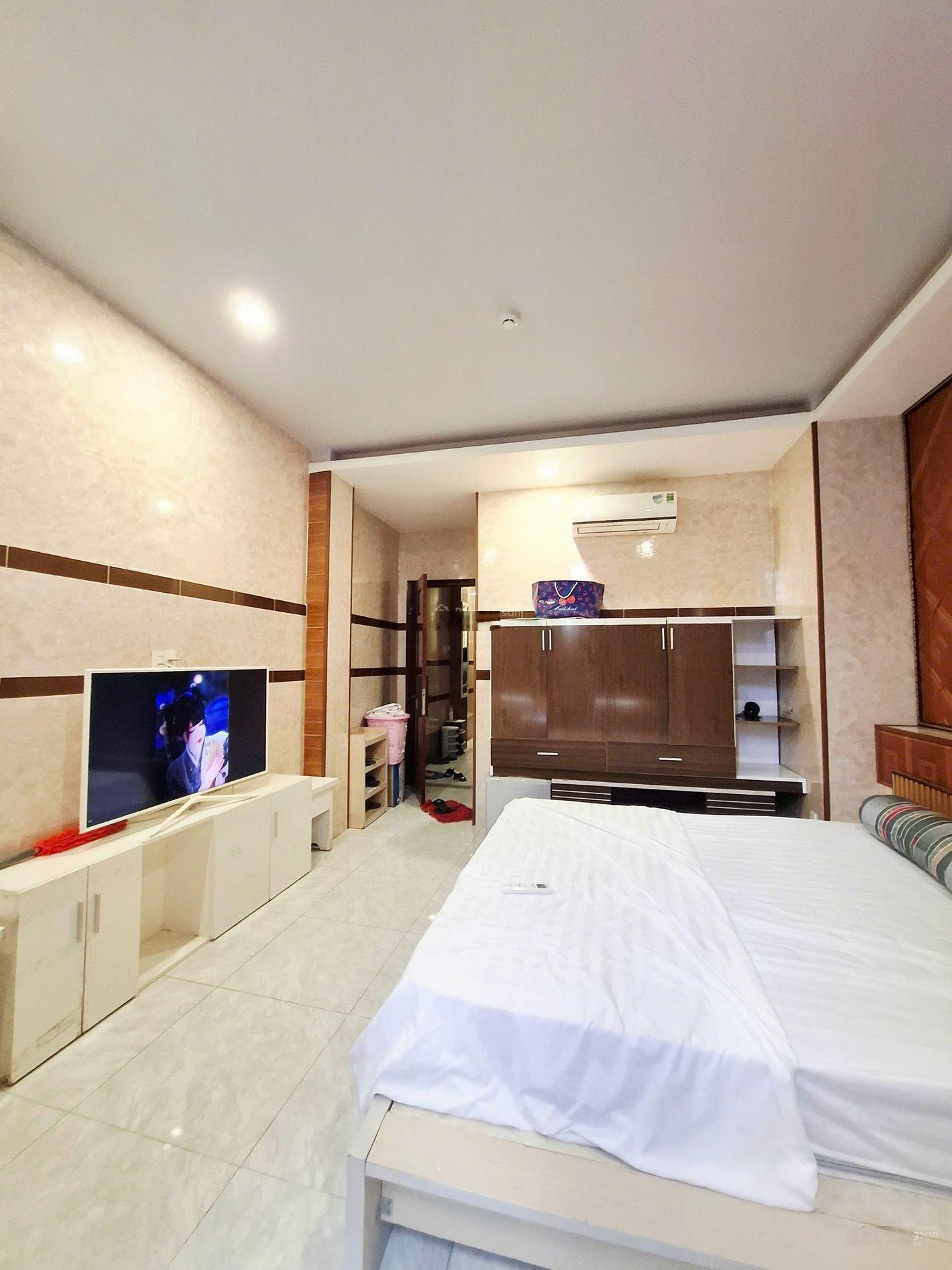 Bán gấp trong tháng - Bán nhà Hoa Sữa 134m² 5 tầng - 42 tỷ